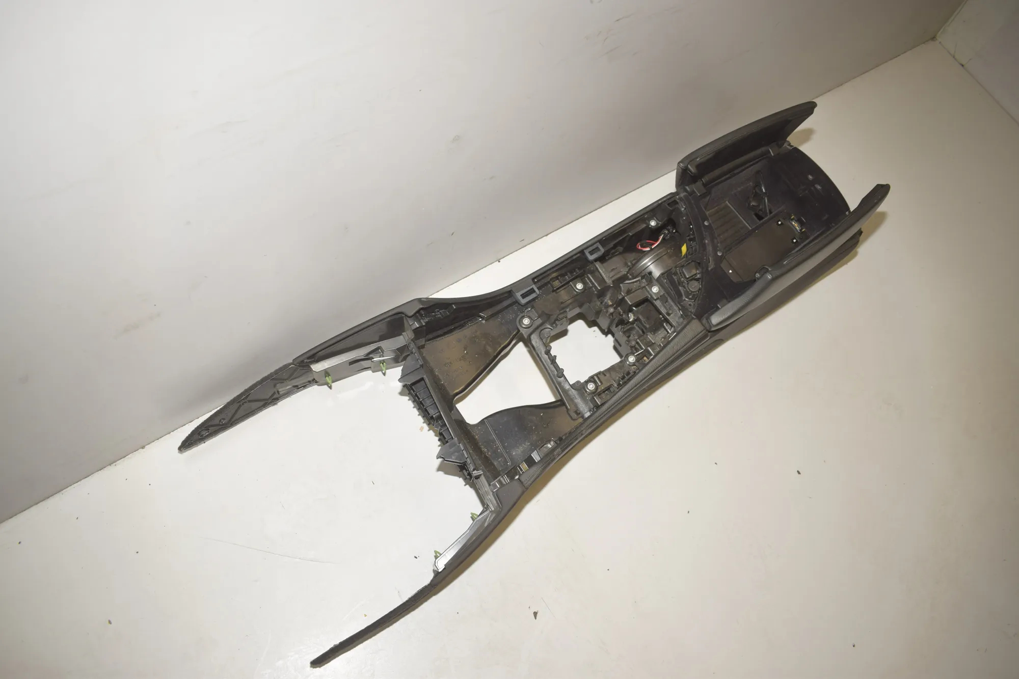 Center Console – OEM 9288913 · BMW 5 Touring (F11) 530 d xDrive 2011 – 4