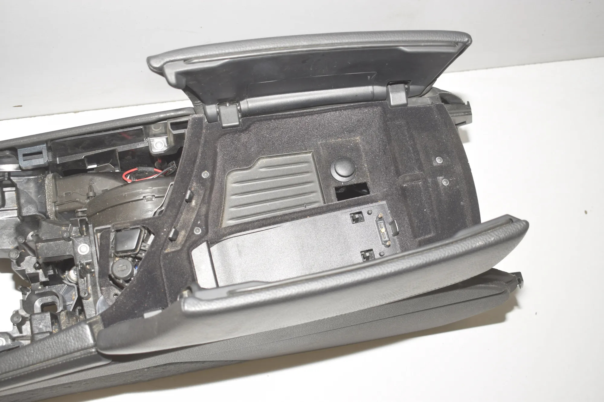 Center Console – OEM 9288913 · BMW 5 Touring (F11) 530 d xDrive 2011 – 5