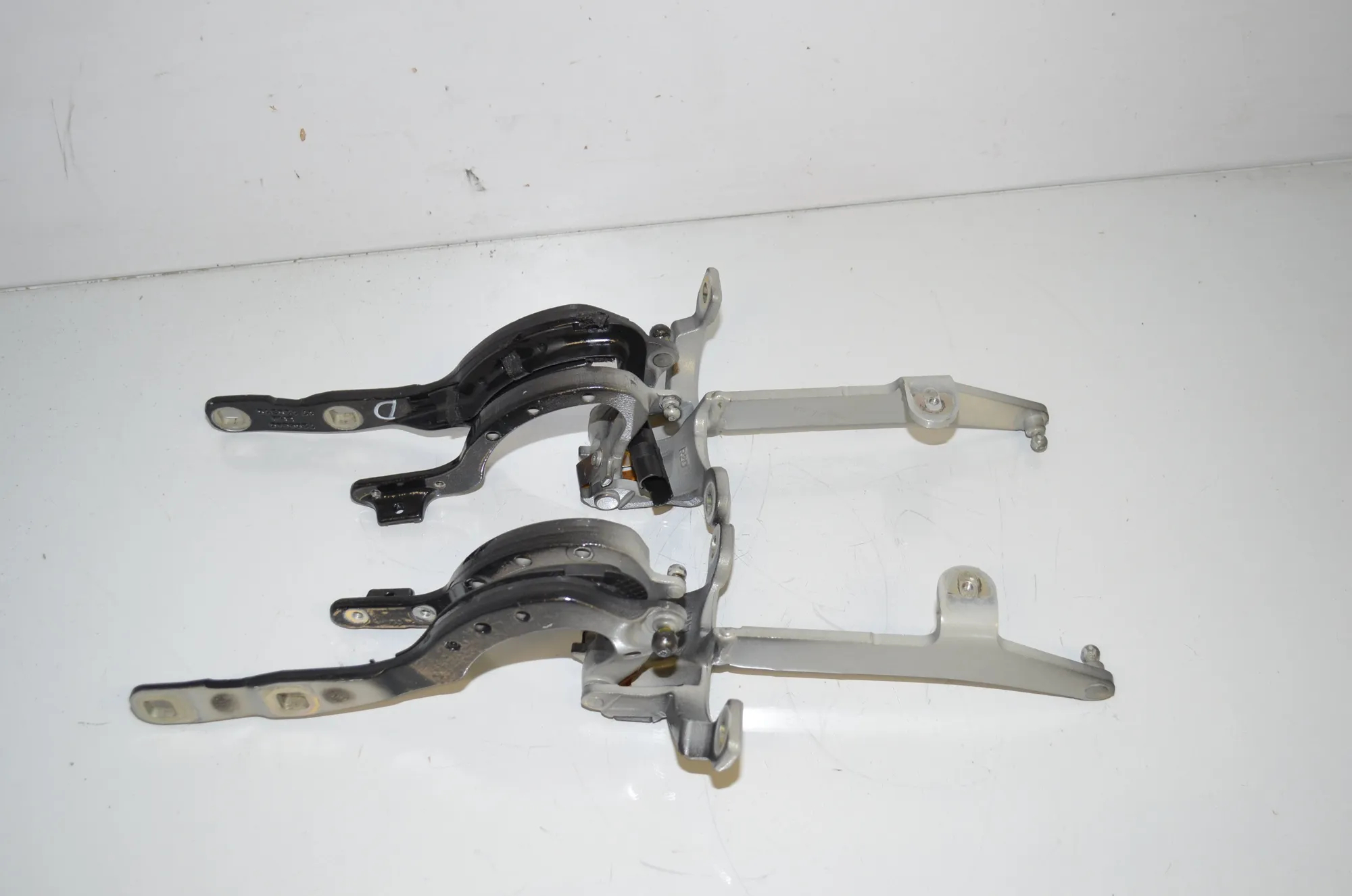 Left Side Bootlid Hinge – OEM 7206640 · BMW 5 Touring (F11) 530 d xDrive 2011 – 2