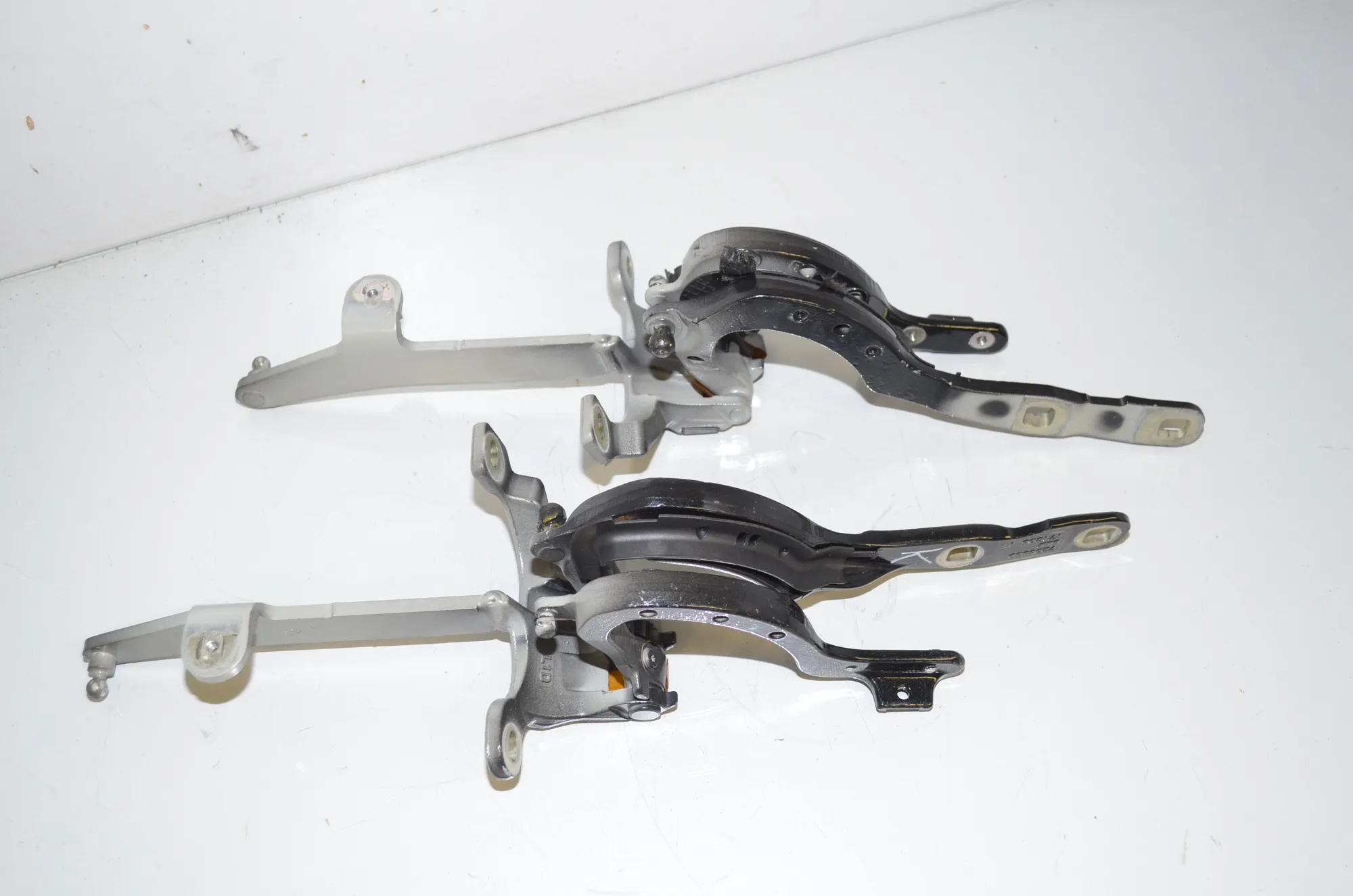 Left Side Bootlid Hinge – OEM 7206640 · BMW 5 Touring (F11) 530 d xDrive 2011