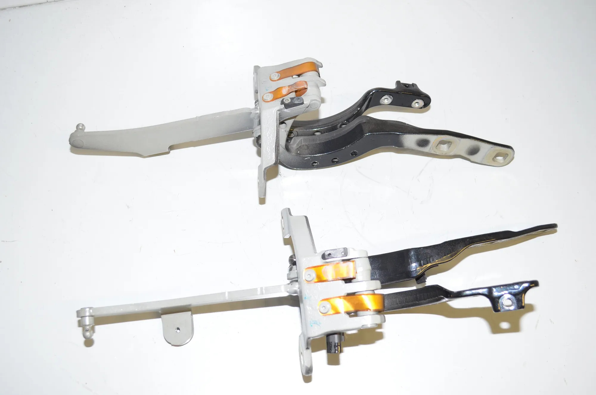 Left Side Bootlid Hinge – OEM 7206640 · BMW 5 Touring (F11) 530 d xDrive 2011 – 4