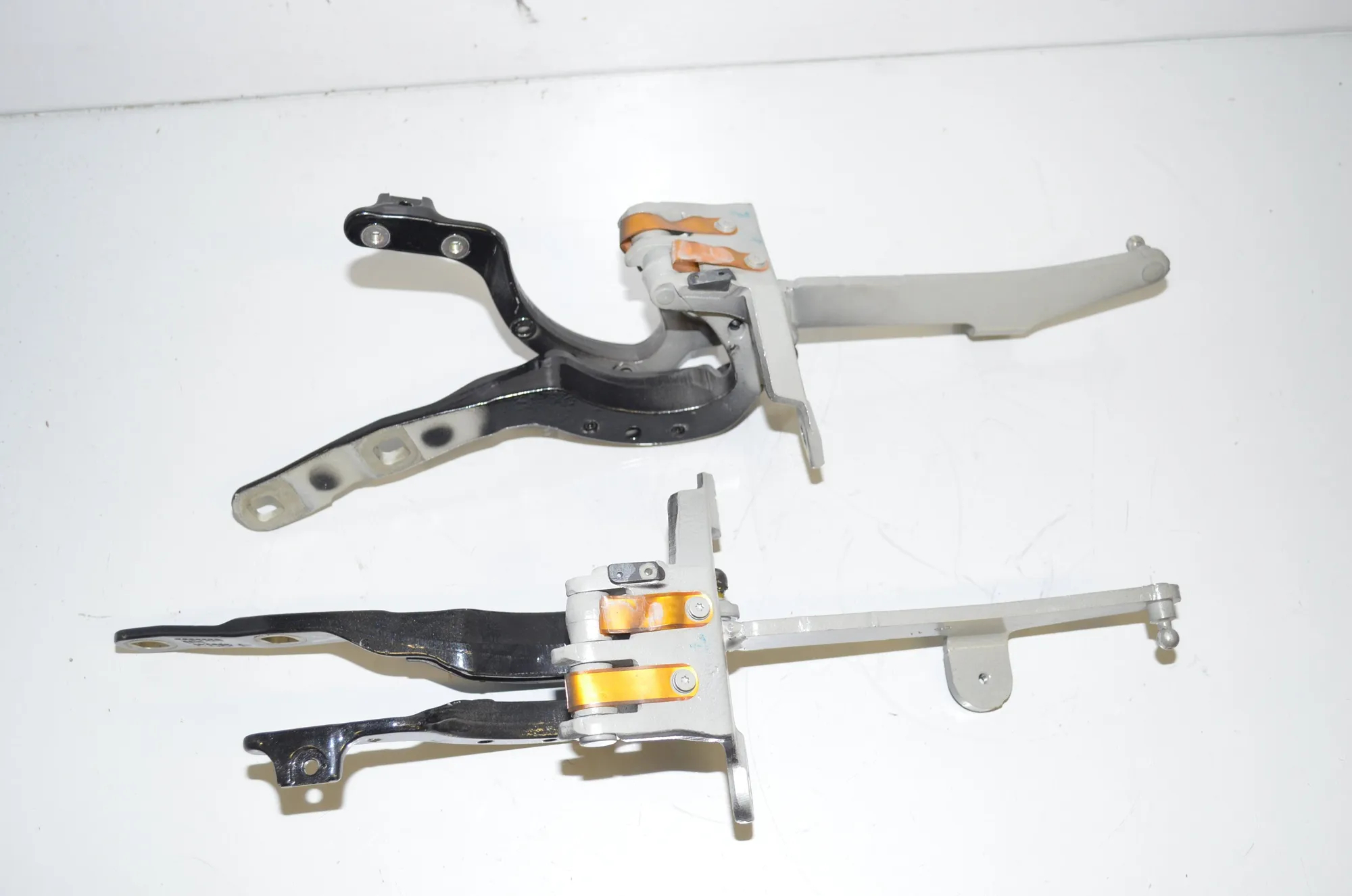Left Side Bootlid Hinge – OEM 7206640 · BMW 5 Touring (F11) 530 d xDrive 2011 – 3