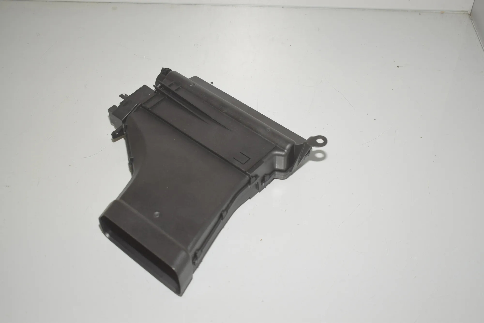 Interior Air Duct Channel – OEM 9217996 · BMW 5 Touring (F11) 530 d xDrive 2011 – 3