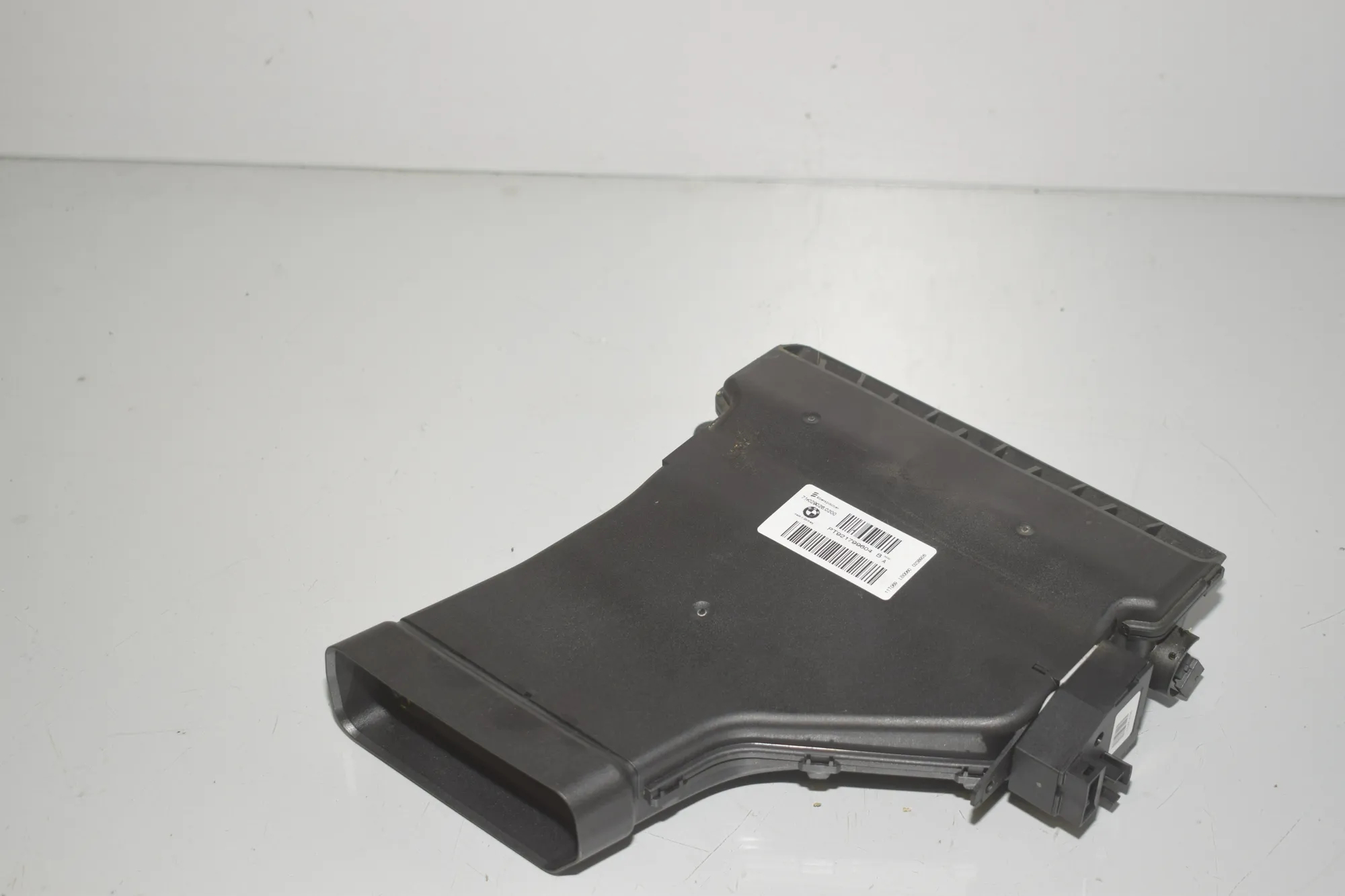 Interior Air Duct Channel – OEM 9217996 · BMW 5 Touring (F11) 530 d xDrive 2011 – 2