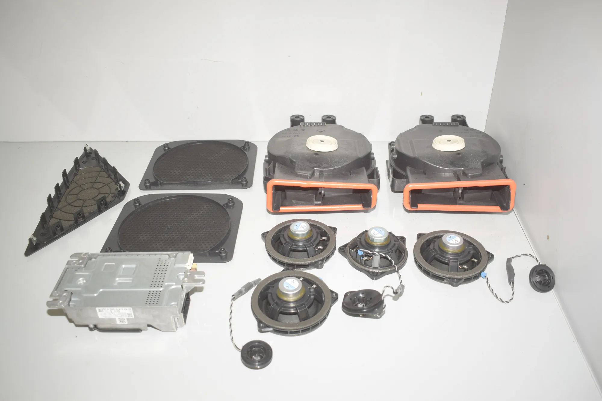 Sound Audio System Set – OEM 6823294 · BMW 1 (F40) (2019 - -) (F40) 118i 2022 – 6