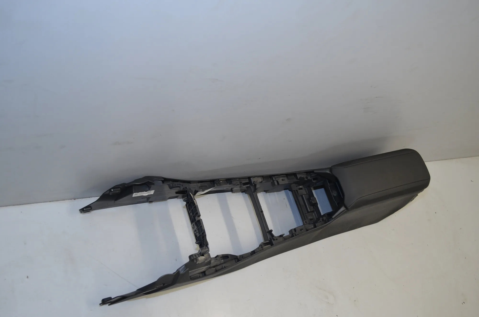 Center Console – OEM 9460092 · BMW 1 (F40) (2019 - -) (F40) 118i 2022 – 3