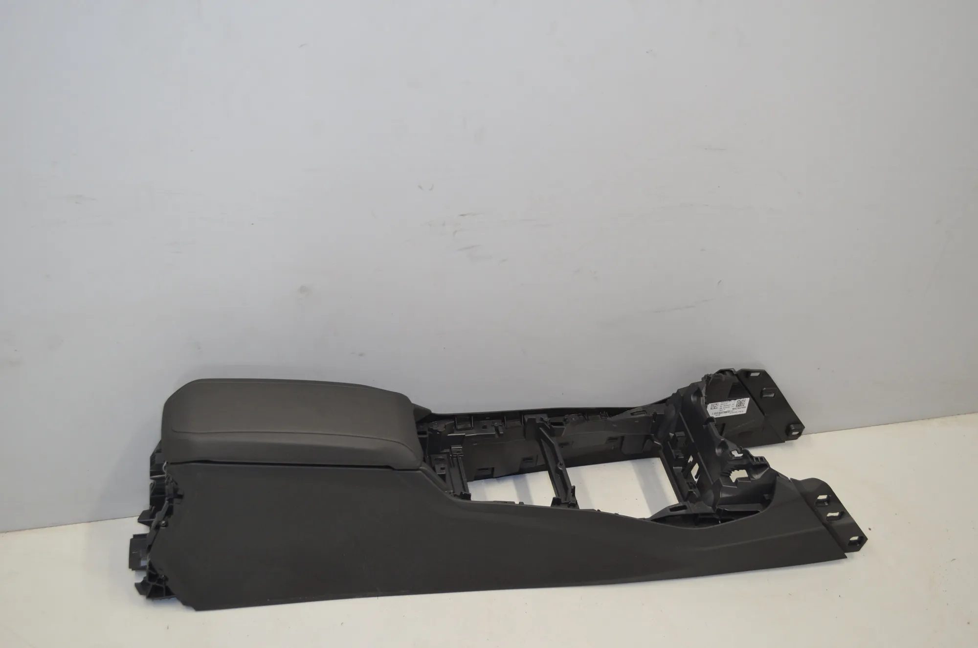 Center Console – OEM 9460092 · BMW 1 (F40) (2019 - -) (F40) 118i 2022 – 4