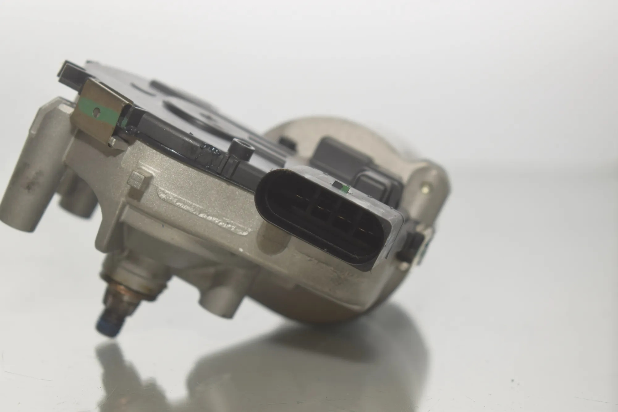 Front Windshield Wiper Mechanism Motor – OEM 9721863 · BMW 1 (F40) (2019 - -) (F40) 118i 2022 – 3
