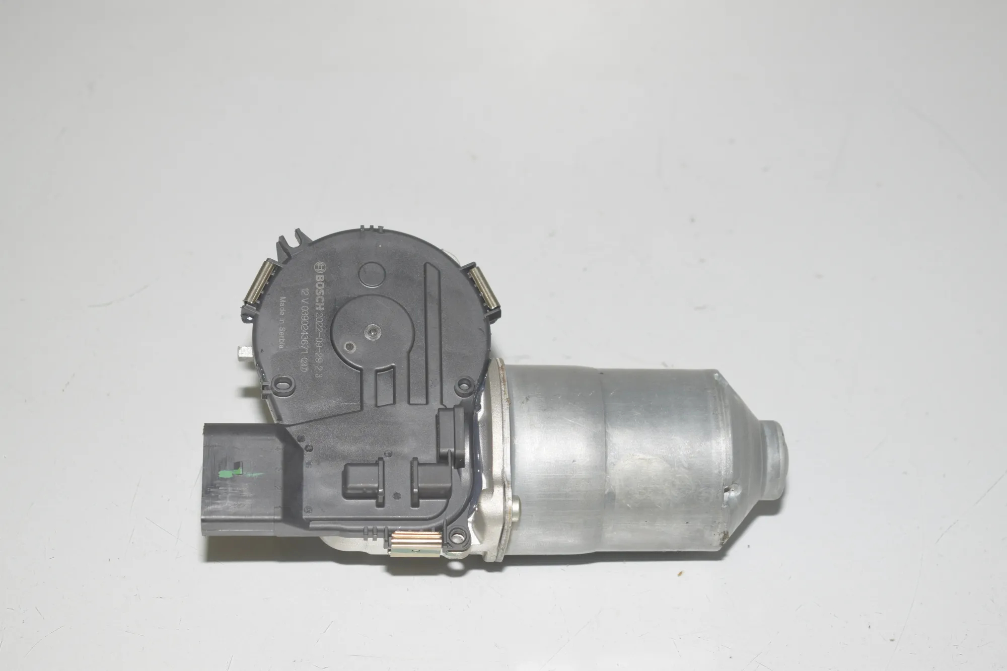 Front Windshield Wiper Mechanism Motor – OEM 9721863 · BMW 1 (F40) (2019 - -) (F40) 118i 2022