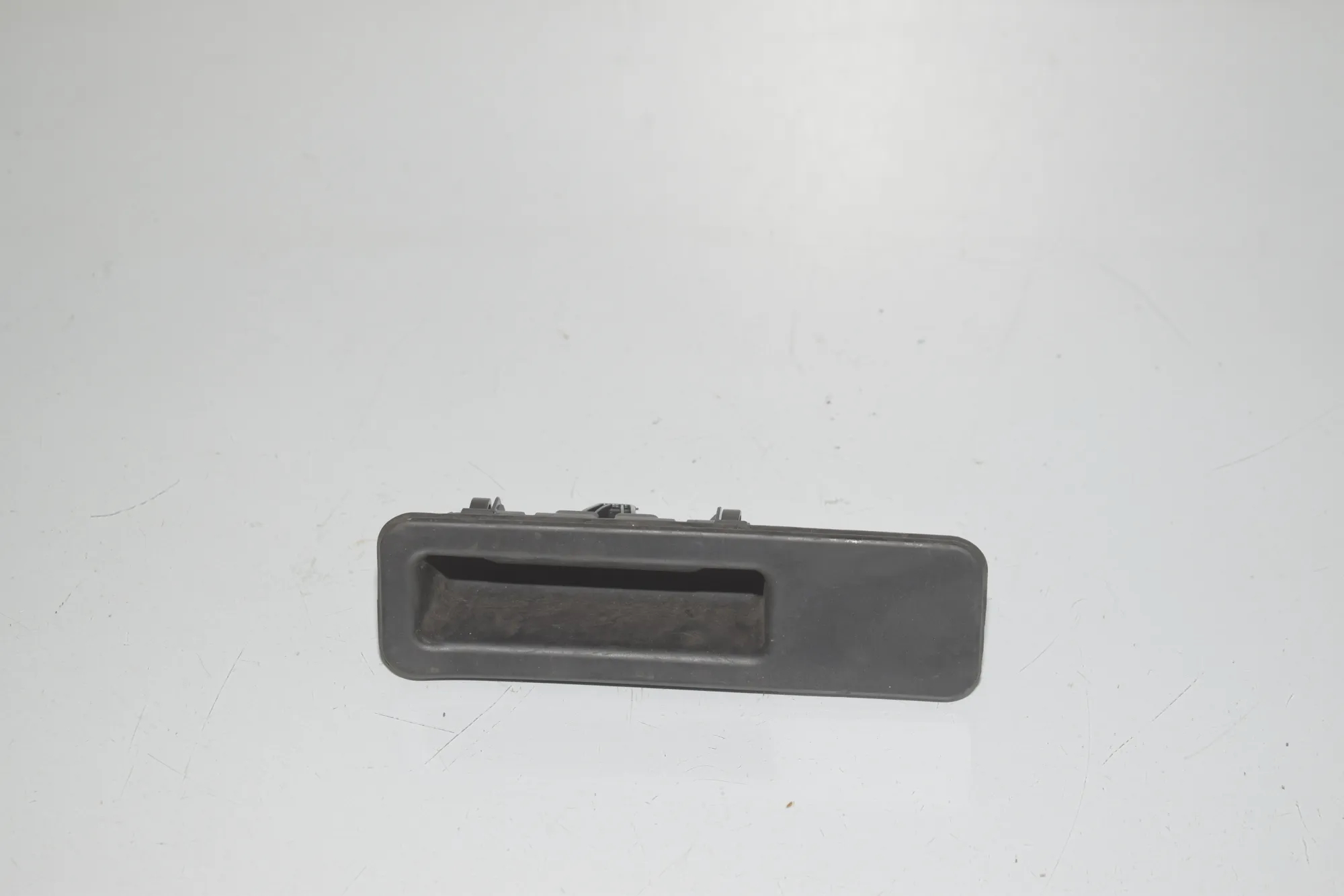 Tailgate Handle – OEM 7381867 · BMW 1 (F40) (2019 - -) (F40) 118i 2022