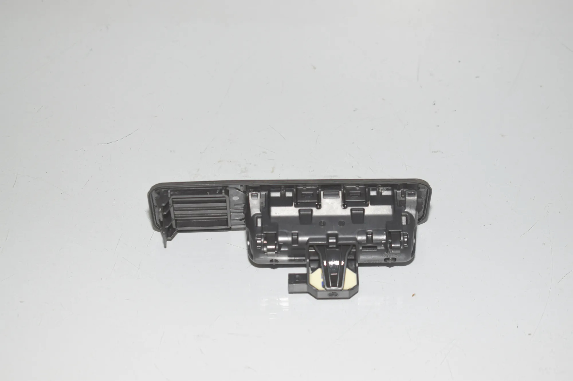 Tailgate Handle – OEM 7381867 · BMW 1 (F40) (2019 - -) (F40) 118i 2022 – 2