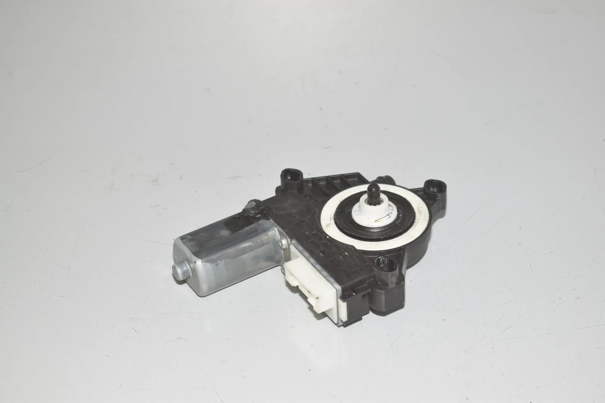 Front Left Door Window Regulator Motor – OEM 1060024 · BMW 1 (F40) (2019 - -) (F40) 118i 2022 – 3