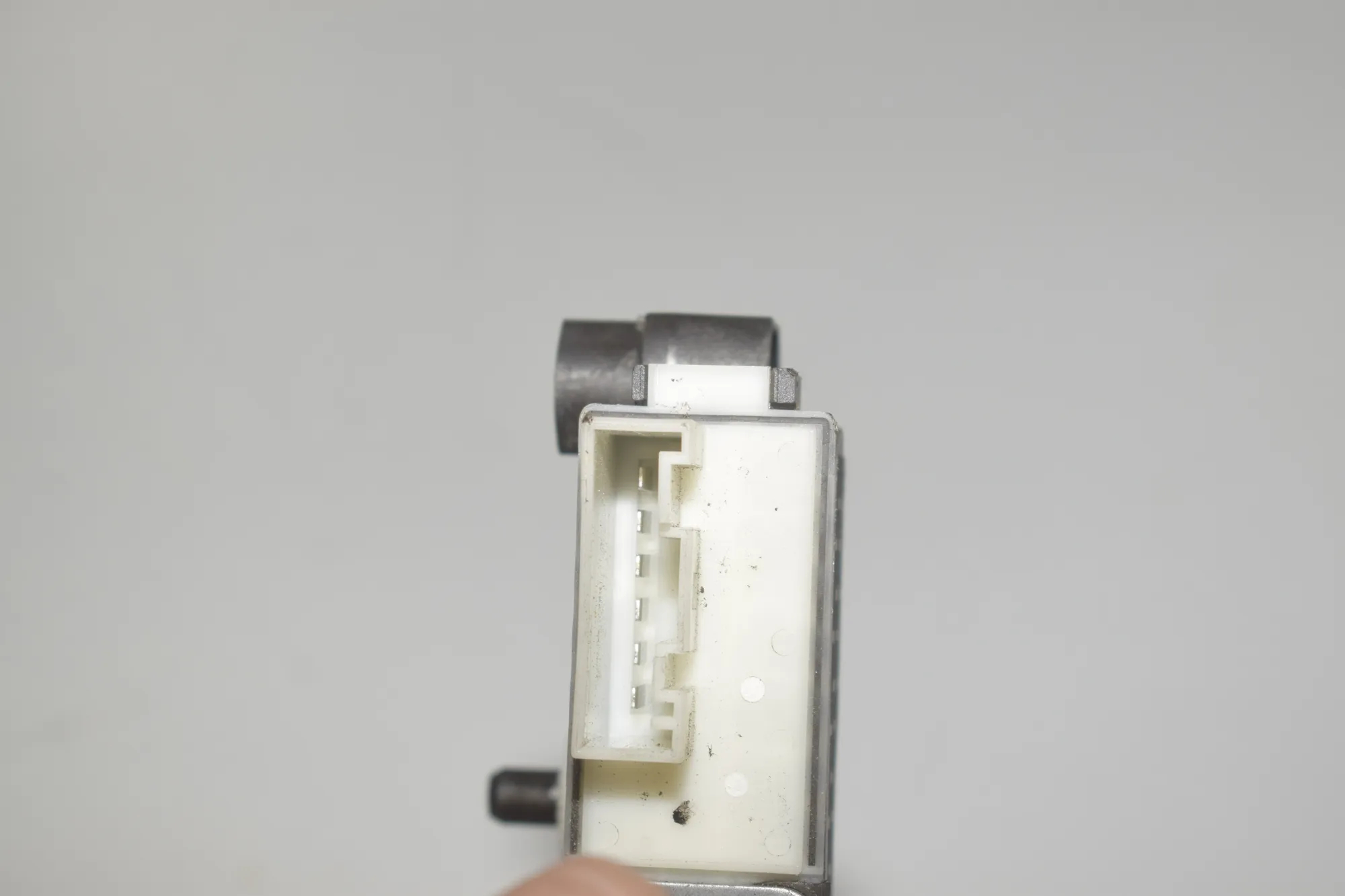 Front Left Door Window Regulator Motor – OEM 1060024 · BMW 1 (F40) (2019 - -) (F40) 118i 2022 – 4