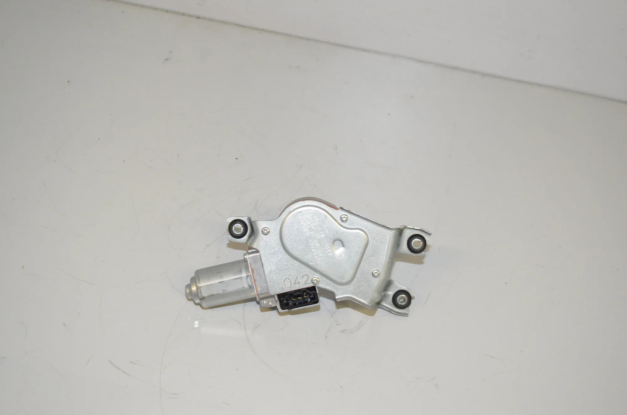 Tailgate Window Wiper Motor – OEM 8495516 · BMW 1 (F40) (2019 - -) (F40) 118i 2022 – 3