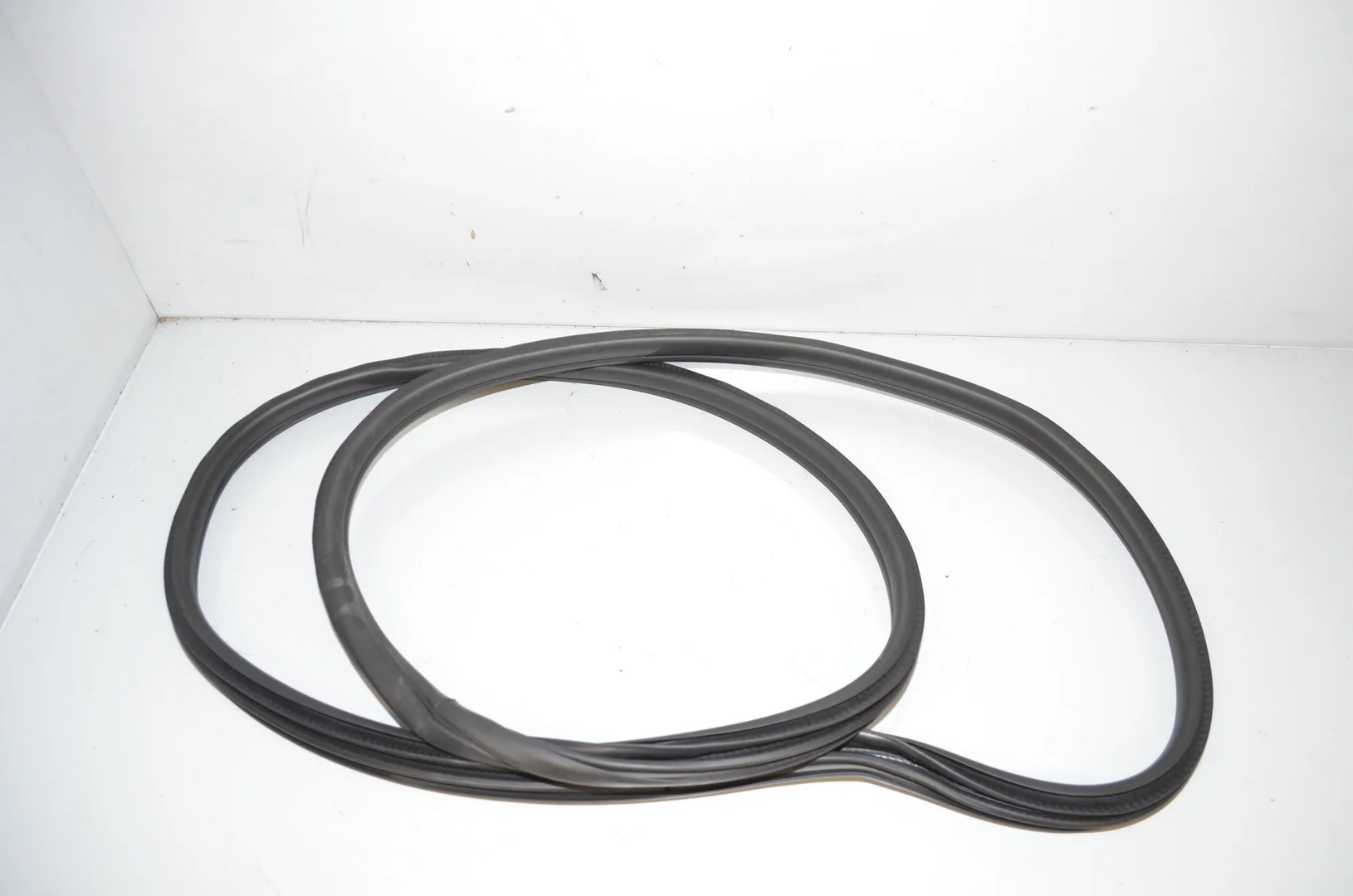 Rear Right Door Seal Rubber – OEM 9880689 · BMW 1 (F40) (2019 - -) (F40) 118i 2022 – 3