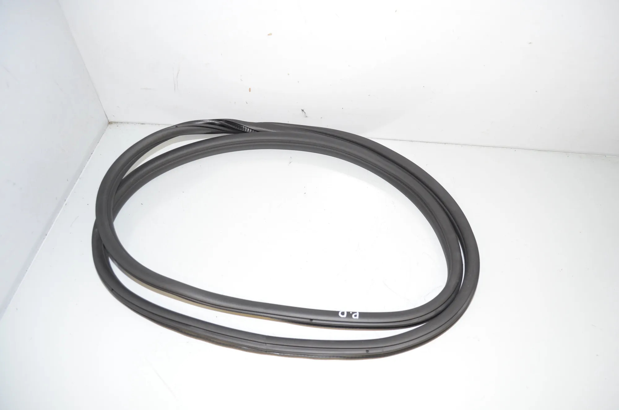 Front Right Door Seal Rubber – OEM 9880688 · BMW 1 (F40) (2019 - -) (F40) 118i 2022 – 2