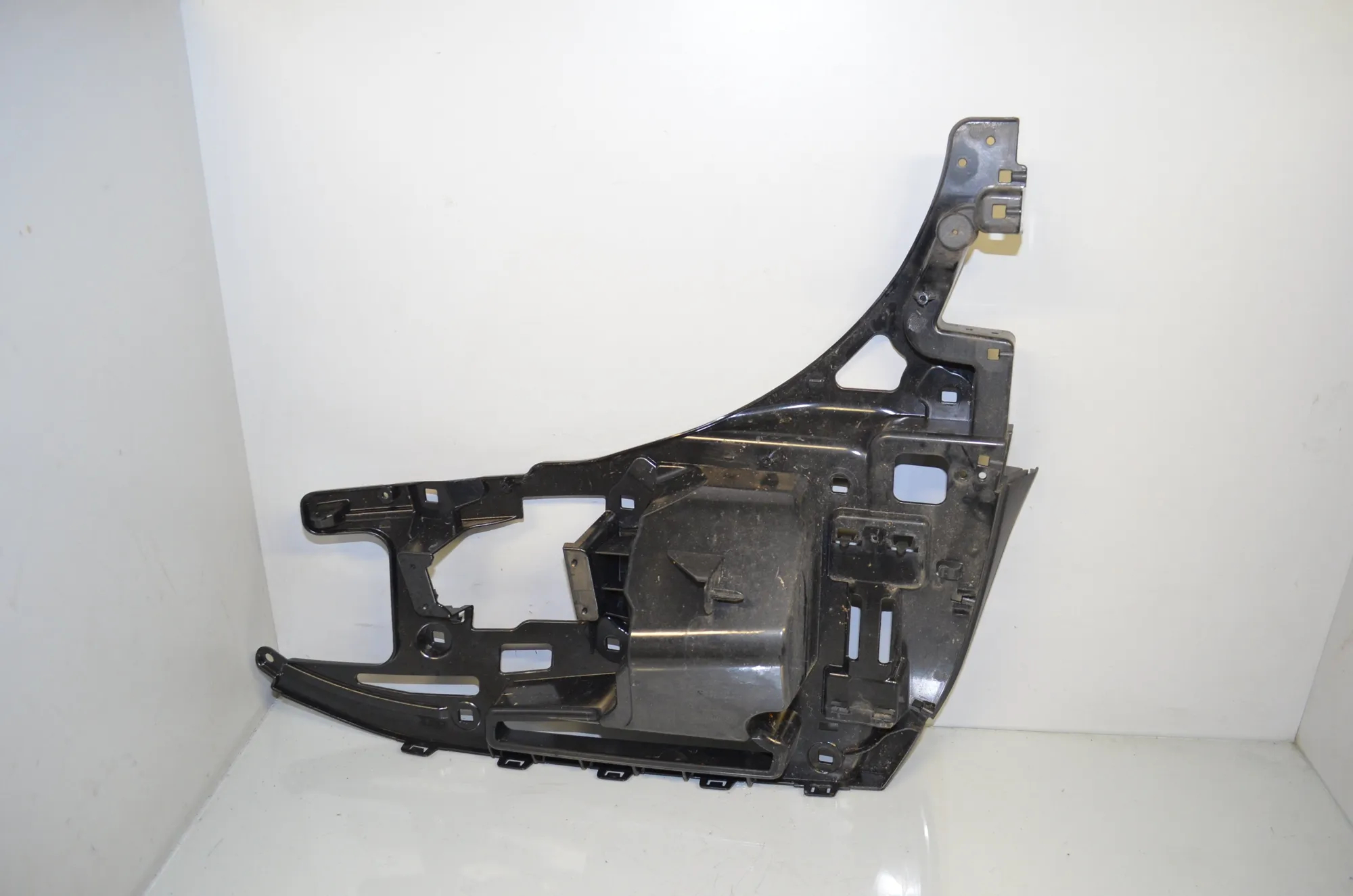 Rear Right Bumper Bracket – OEM 7296754 · BMW i3 (I01) Electric 2019 – 3