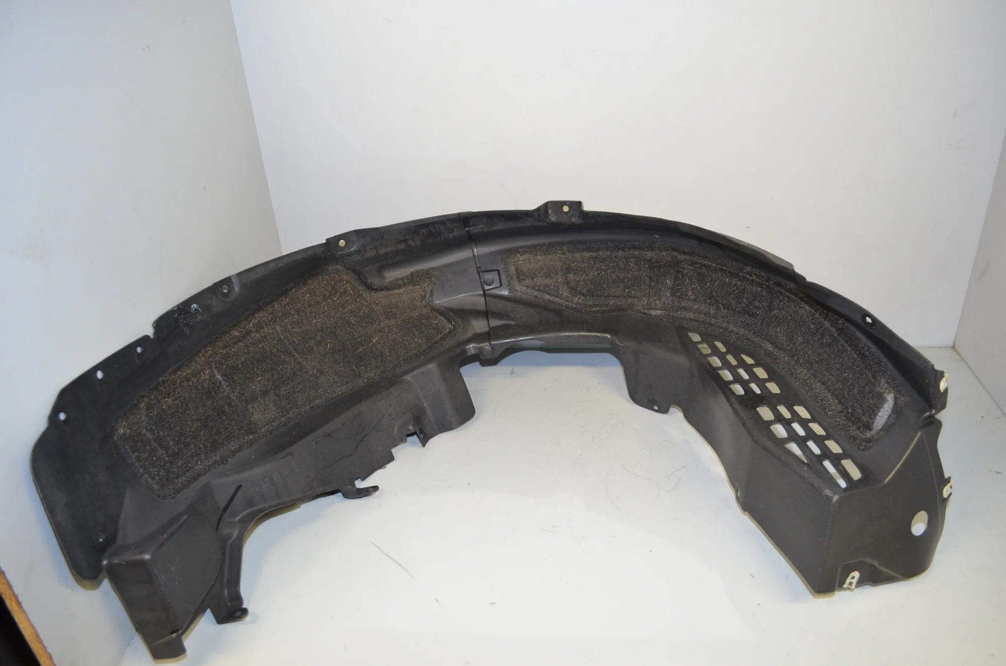 Rear Left Arch Liner – OEM 7394079 · BMW i3 (I01) Electric 2019 – 3