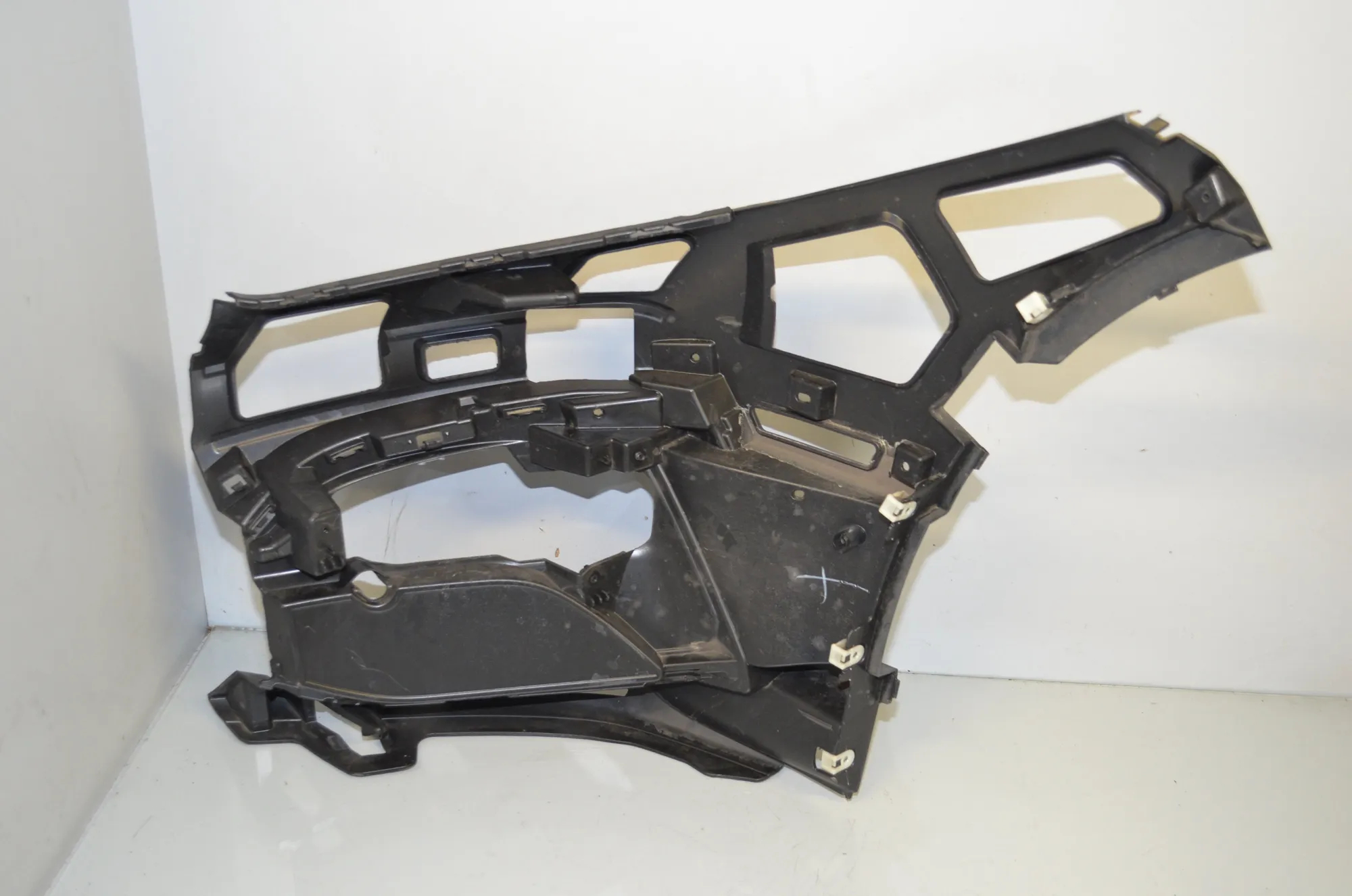 Front Right Bumper Bracket – OEM 7459710 · BMW 1 (F40) (2019 - -) (F40) 118i 2022 – 4