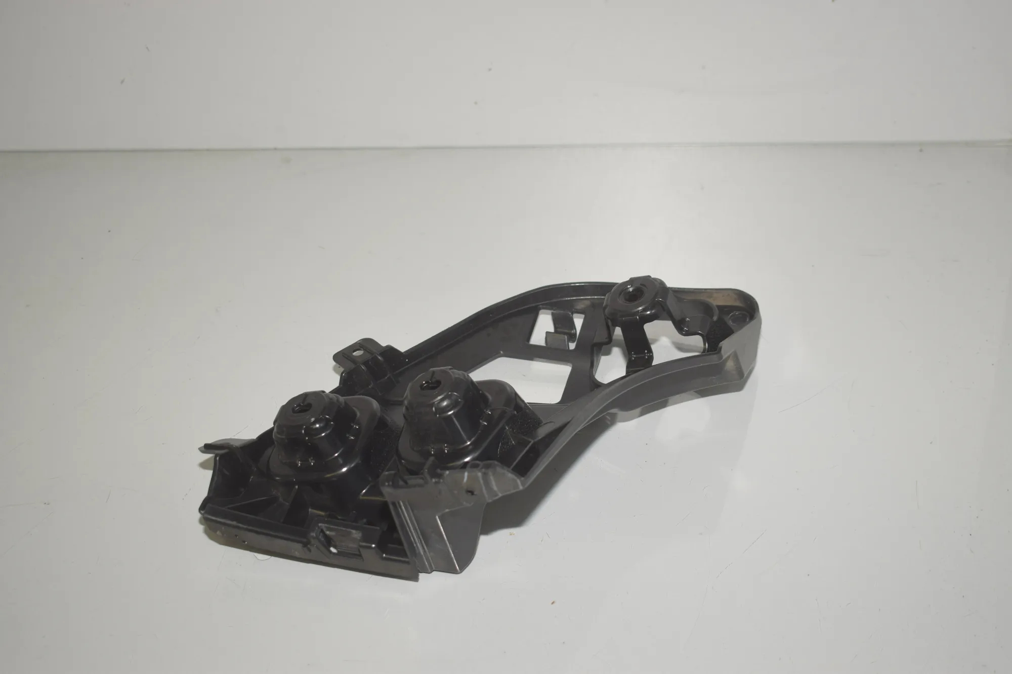 Rear Left Bumper Bracket – OEM 7461397 · BMW 1 (F40) (2019 - -) (F40) 118i 2022 – 3