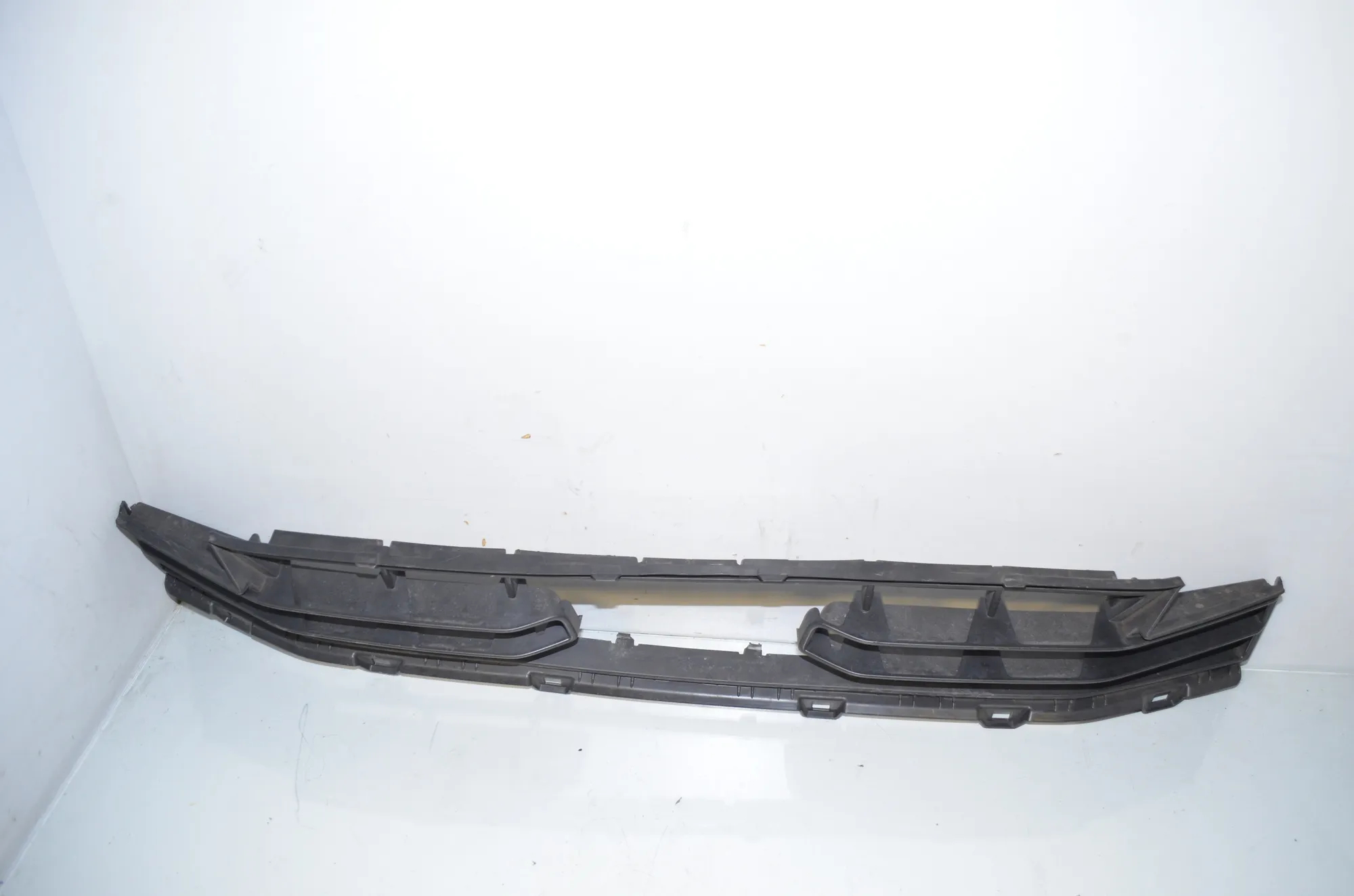 Front Bumper Lower Grill – OEM 7477772 · BMW 1 (F40) (2019 - -) (F40) 118i 2022 – 2