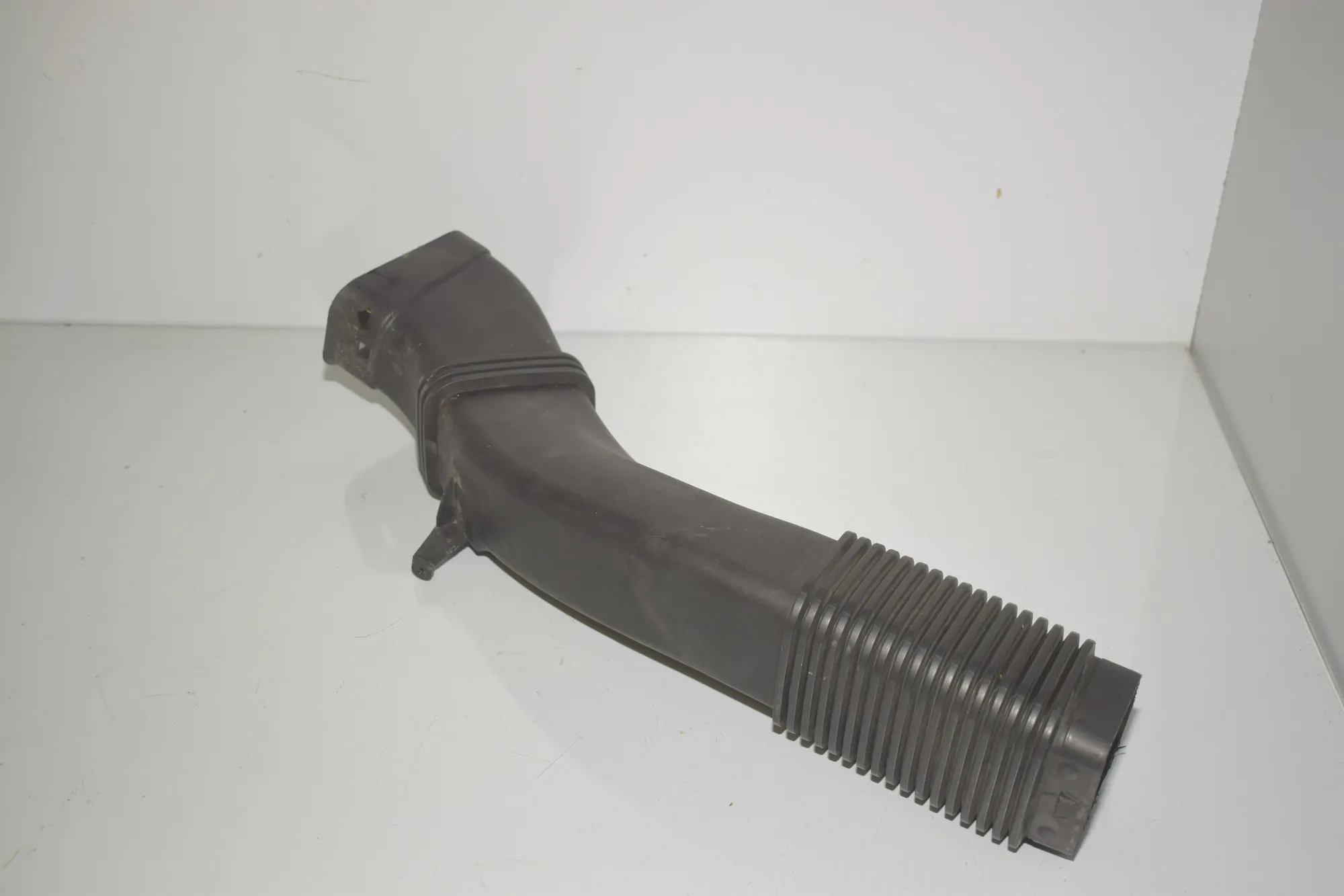 Air Intake Tube – OEM 7823212 · BMW 5 Touring (F11) 530 d xDrive 2011 – 3