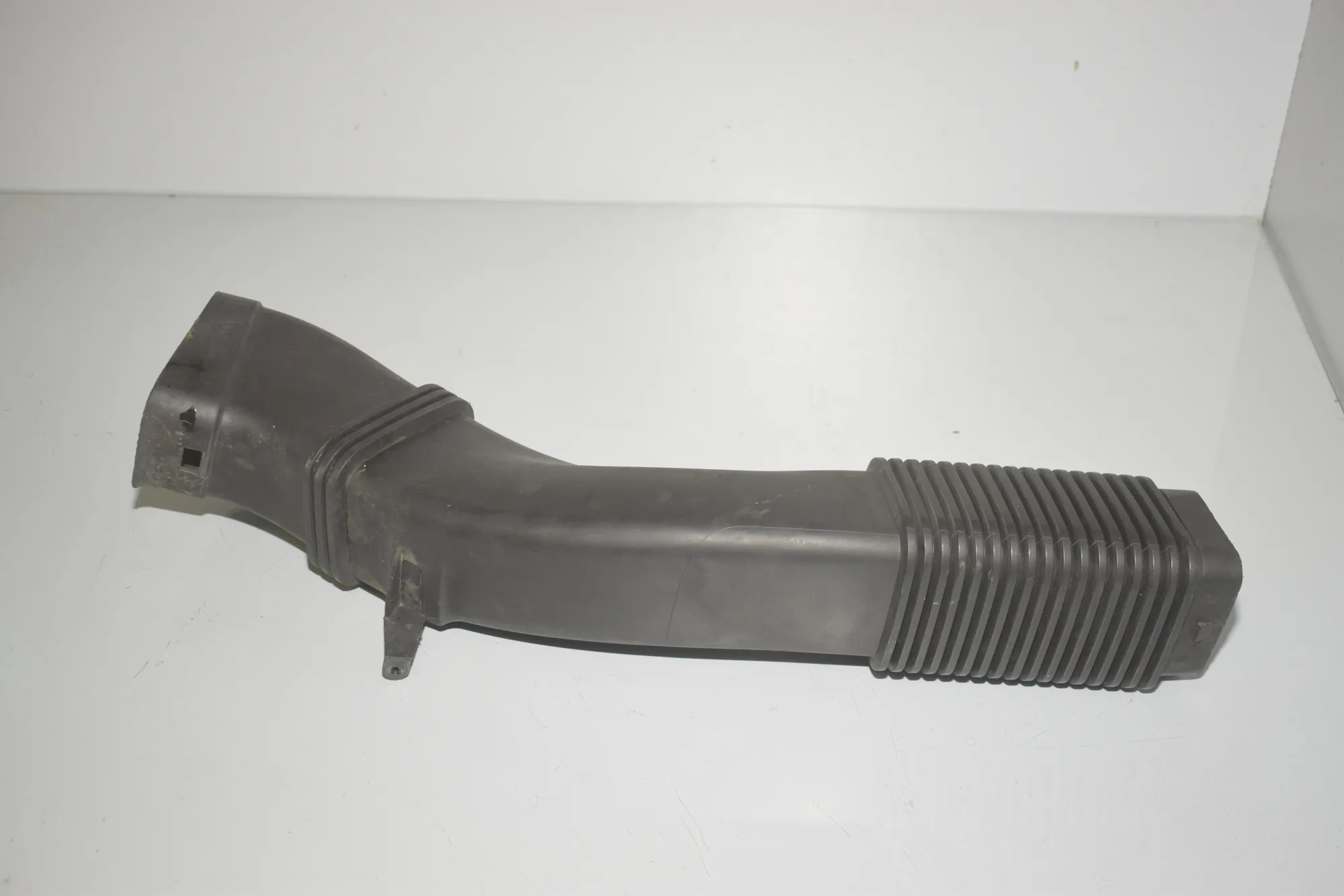 Air Intake Tube – OEM 7823212 · BMW 5 Touring (F11) 530 d xDrive 2011 – 2