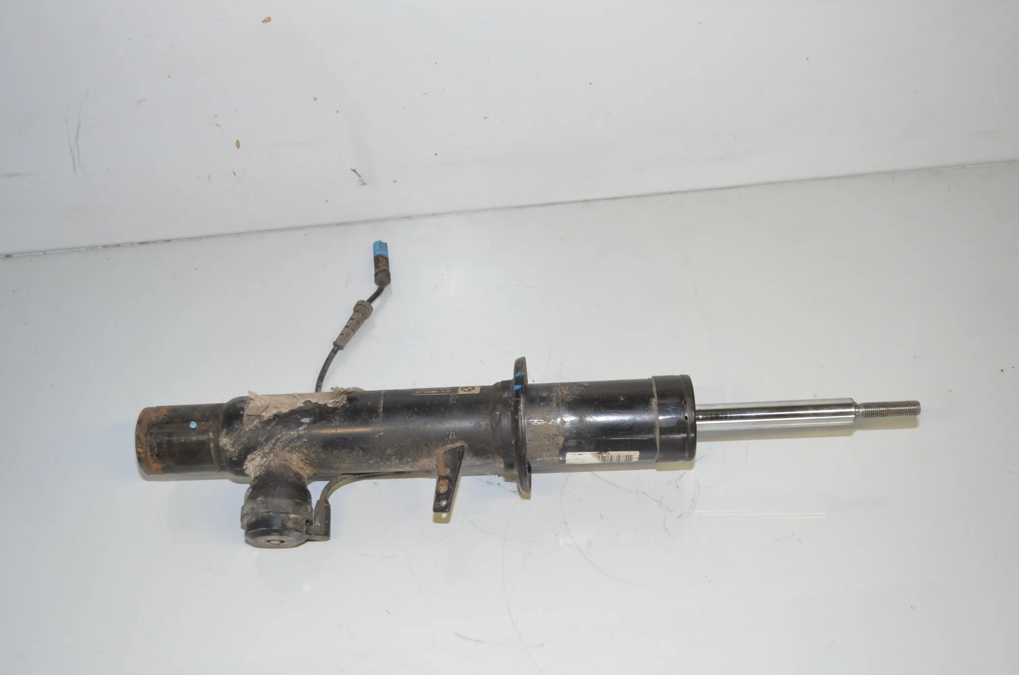Front Right Shock Absorber – OEM 6863174 · BMW X5 (F15, F85) BMW X5 (F15, F85) M 50 d 2015