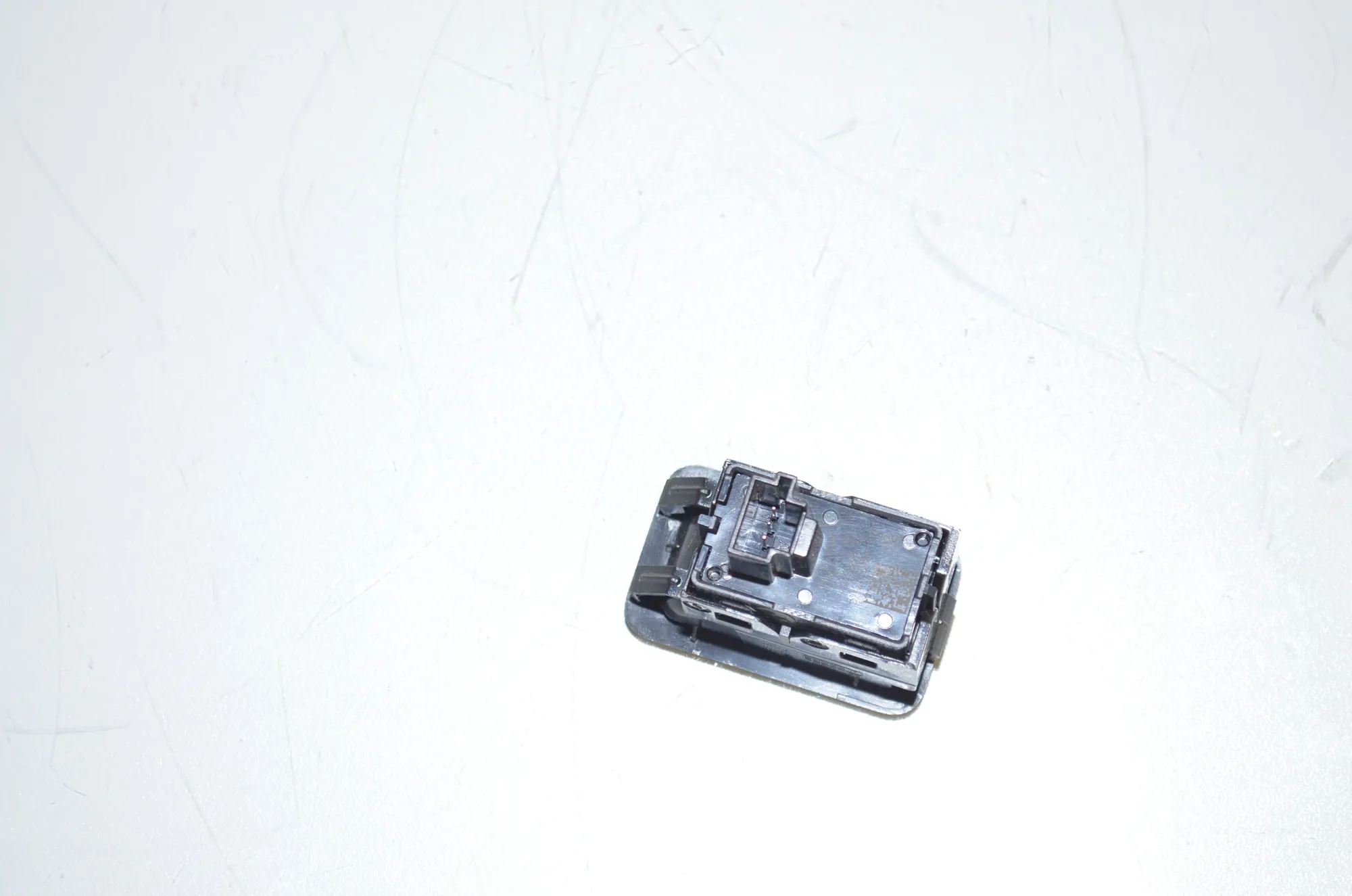 Tailgate Open Switch – OEM 5A2BCB6 · BMW iX (I20) (2021 - -) xDrive 40 2021 – 3