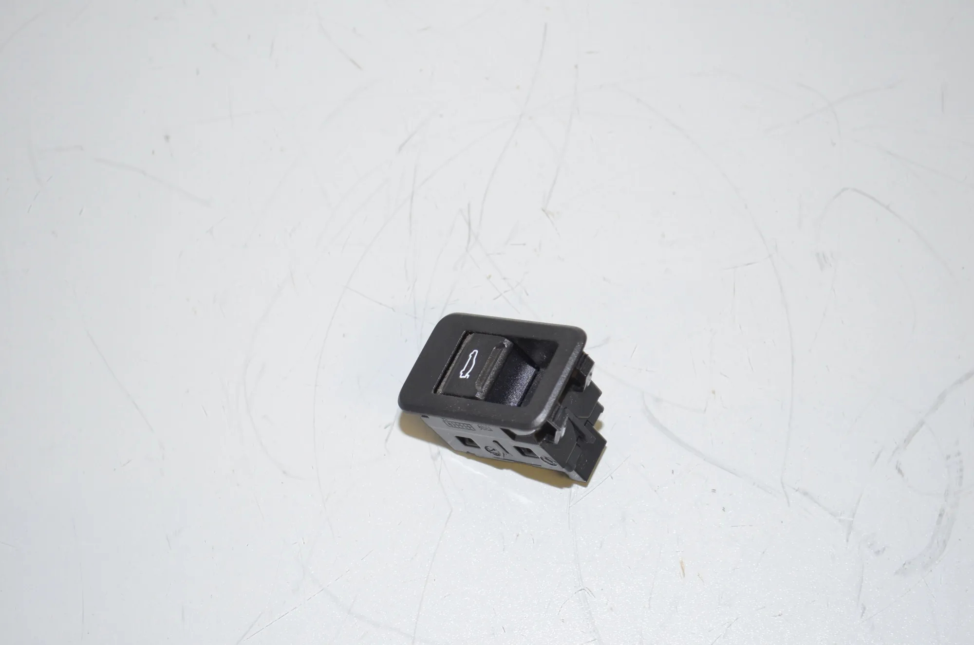 Tailgate Open Switch – OEM 5A2BCB6 · BMW iX (I20) (2021 - -) xDrive 40 2021 – 2
