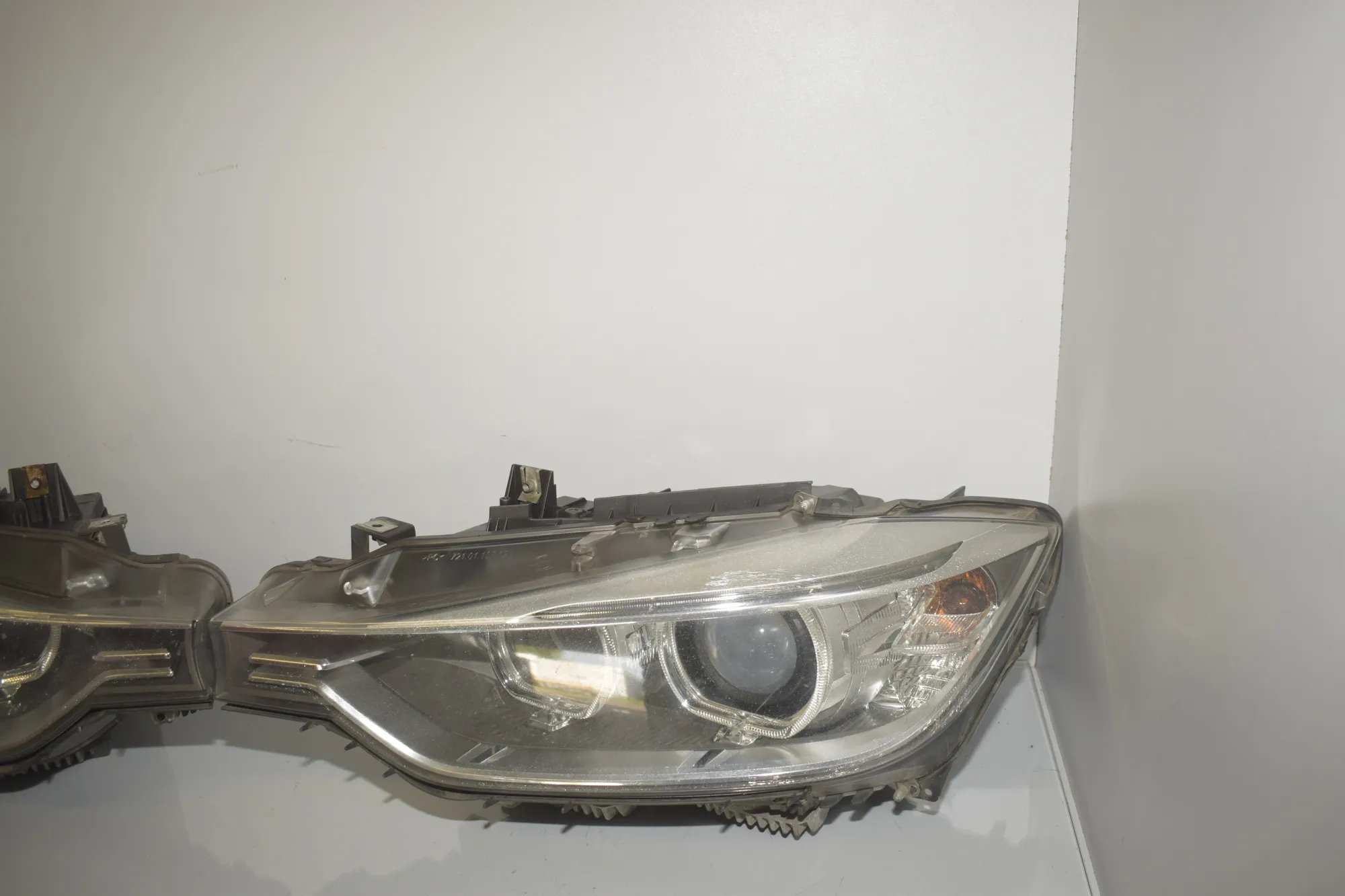 Front Headlight Set Kit – OEM 7314531 · BMW 3 Touring (F31) 330 d xDrive 2013 – 7