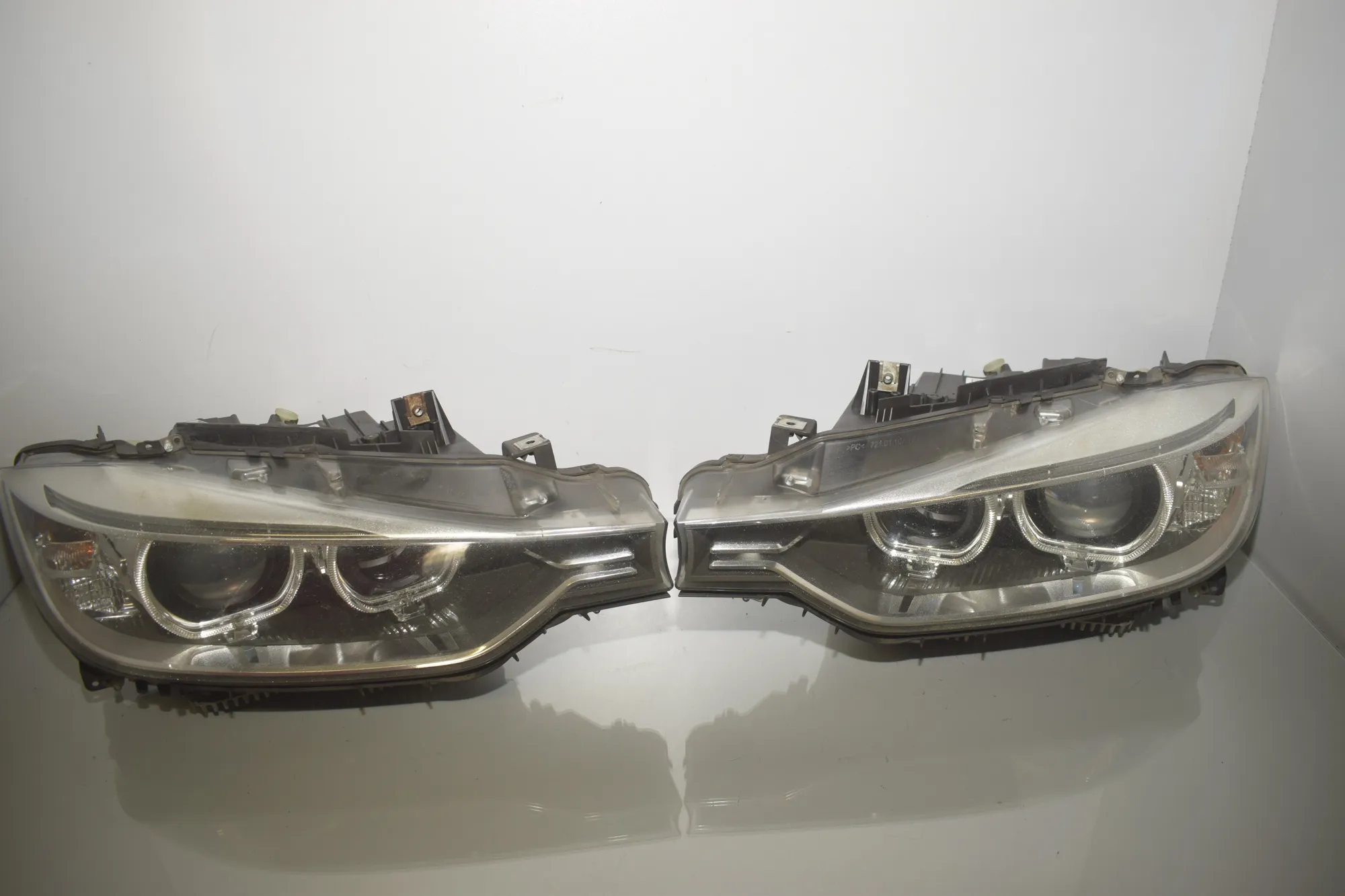 Front Headlight Set Kit – OEM 7314531 · BMW 3 Touring (F31) 330 d xDrive 2013 – 5