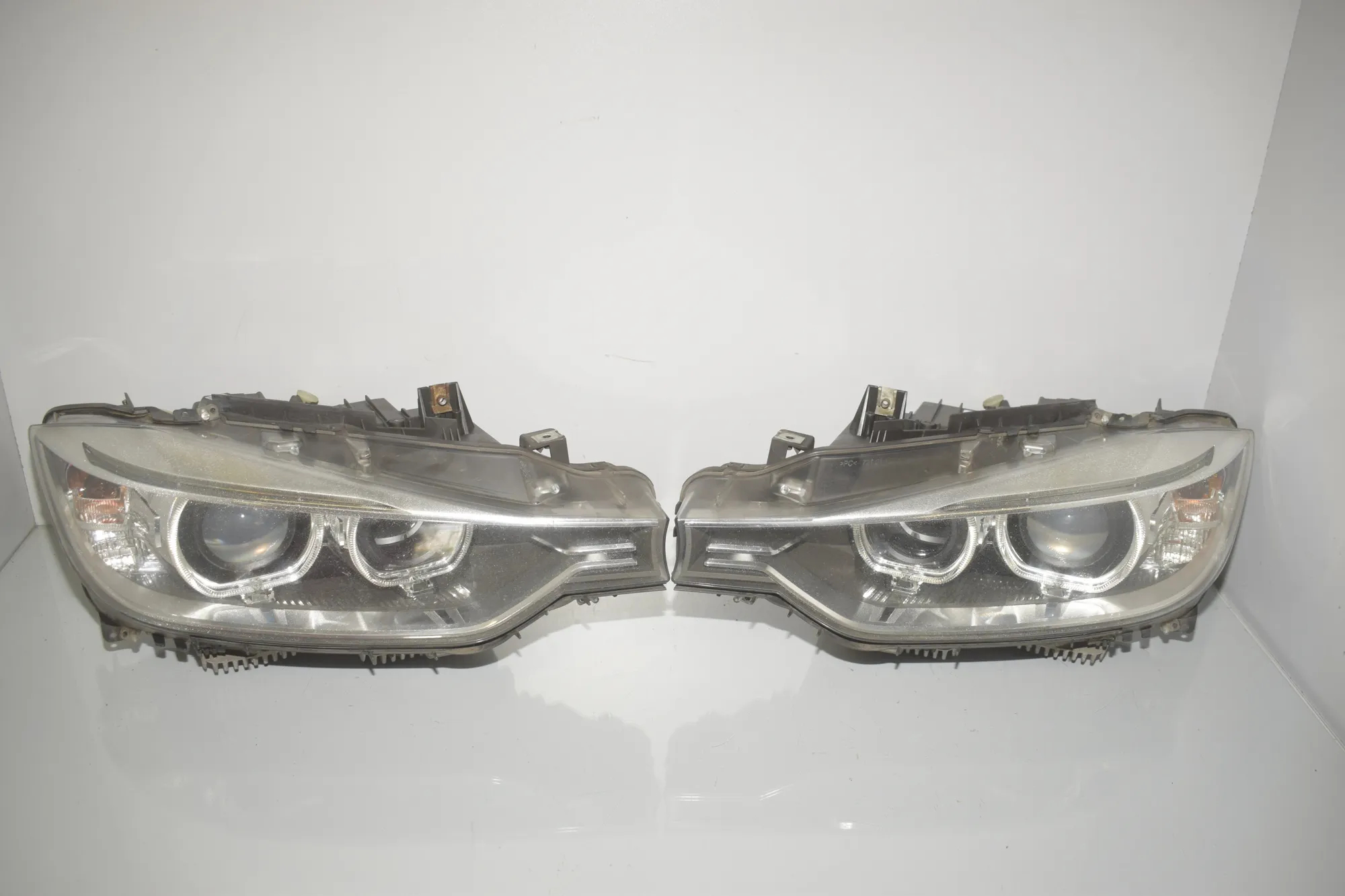 Front Headlight Set Kit – OEM 7314531 · BMW 3 Touring (F31) 330 d xDrive 2013