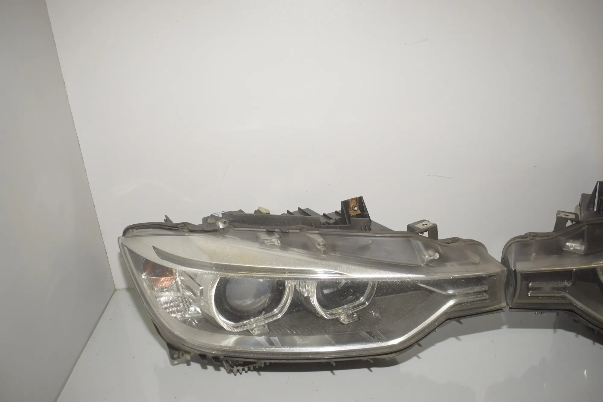 Front Headlight Set Kit – OEM 7314531 · BMW 3 Touring (F31) 330 d xDrive 2013 – 9