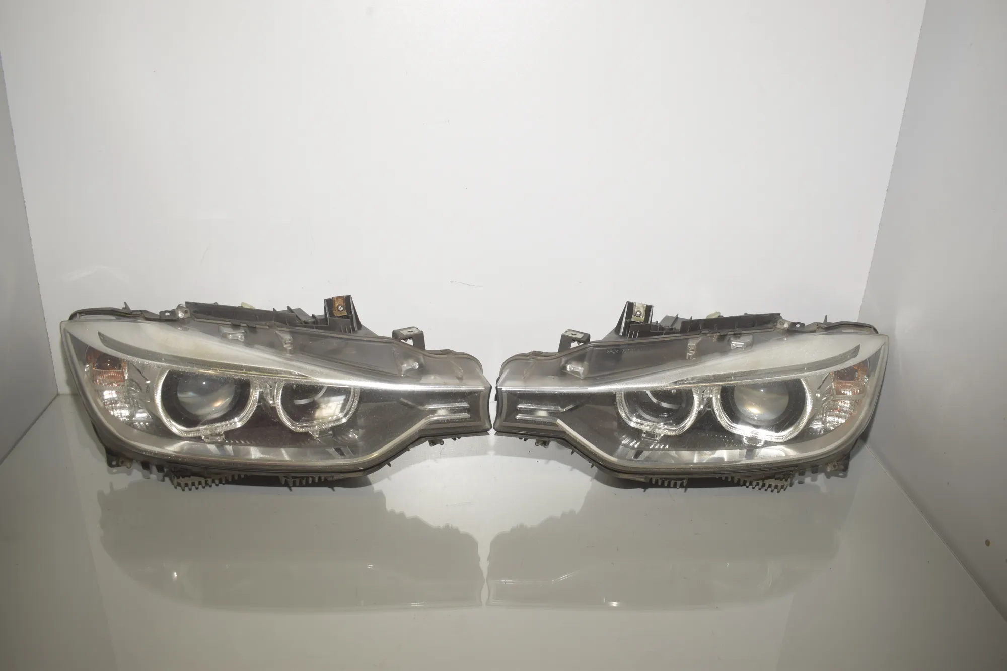 Front Headlight Set Kit – OEM 7314531 · BMW 3 Touring (F31) 330 d xDrive 2013 – 3