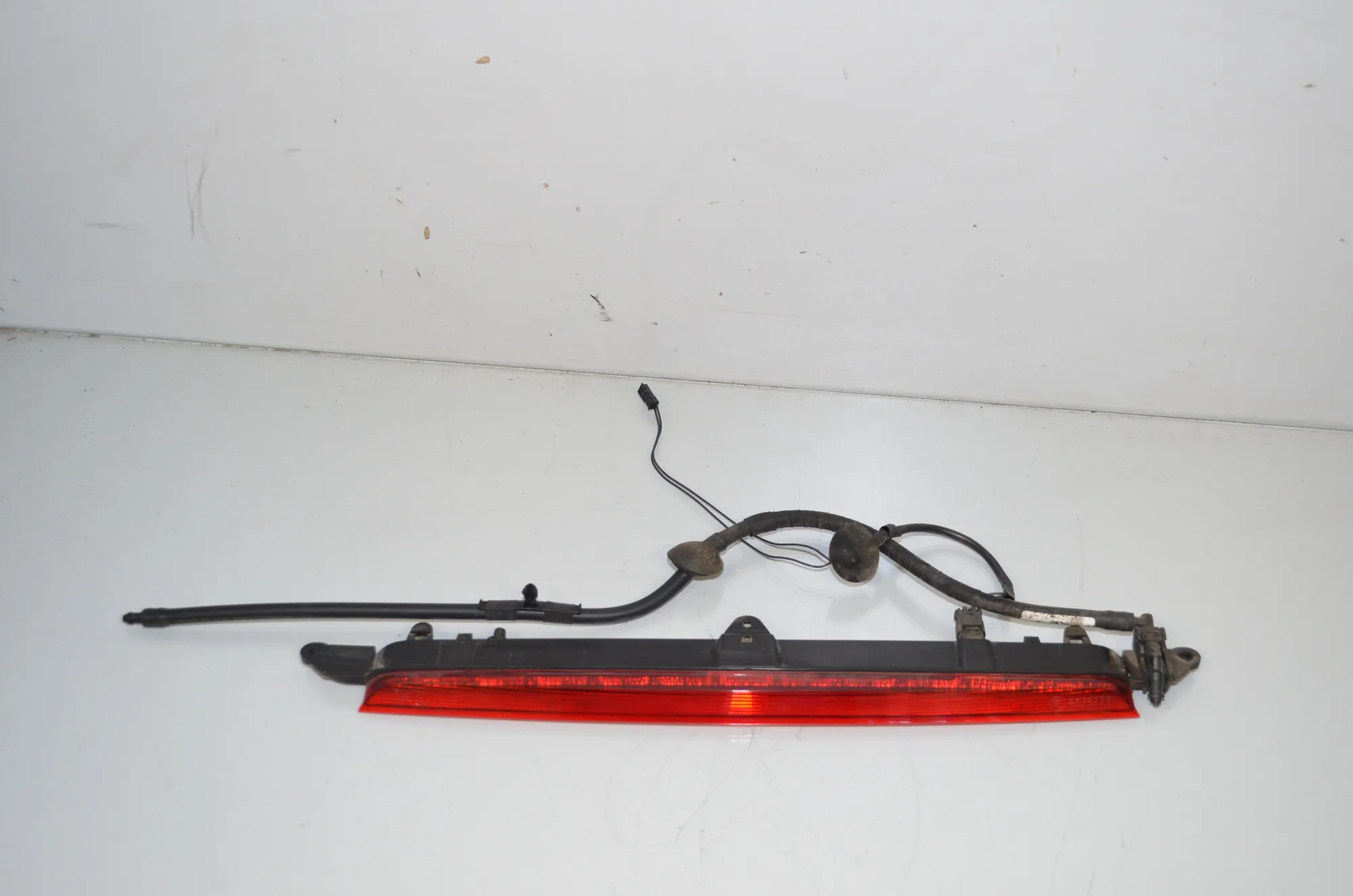 Rear Third Brake Stop Light – OEM 7304040 · BMW i3 (I01) Electric 2019