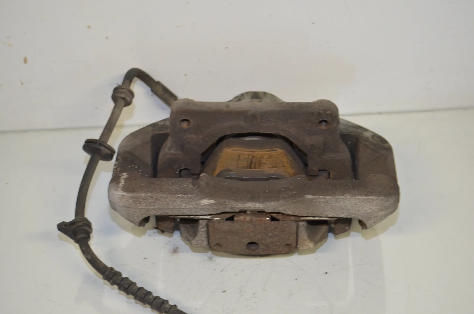 Front Right Brake Caliper – OEM 6792690 · BMW 5 Touring (F11) 530 d xDrive 2011 – 3
