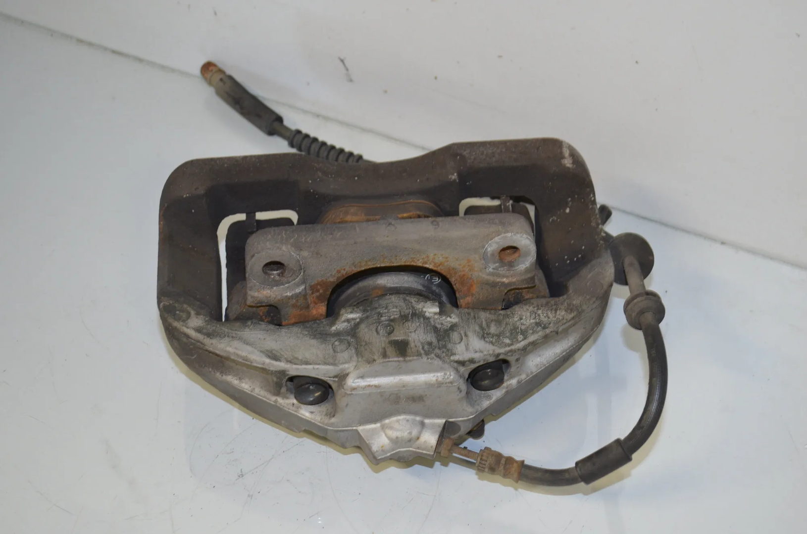 Front Right Brake Caliper – OEM 6792690 · BMW 5 Touring (F11) 530 d xDrive 2011 – 4
