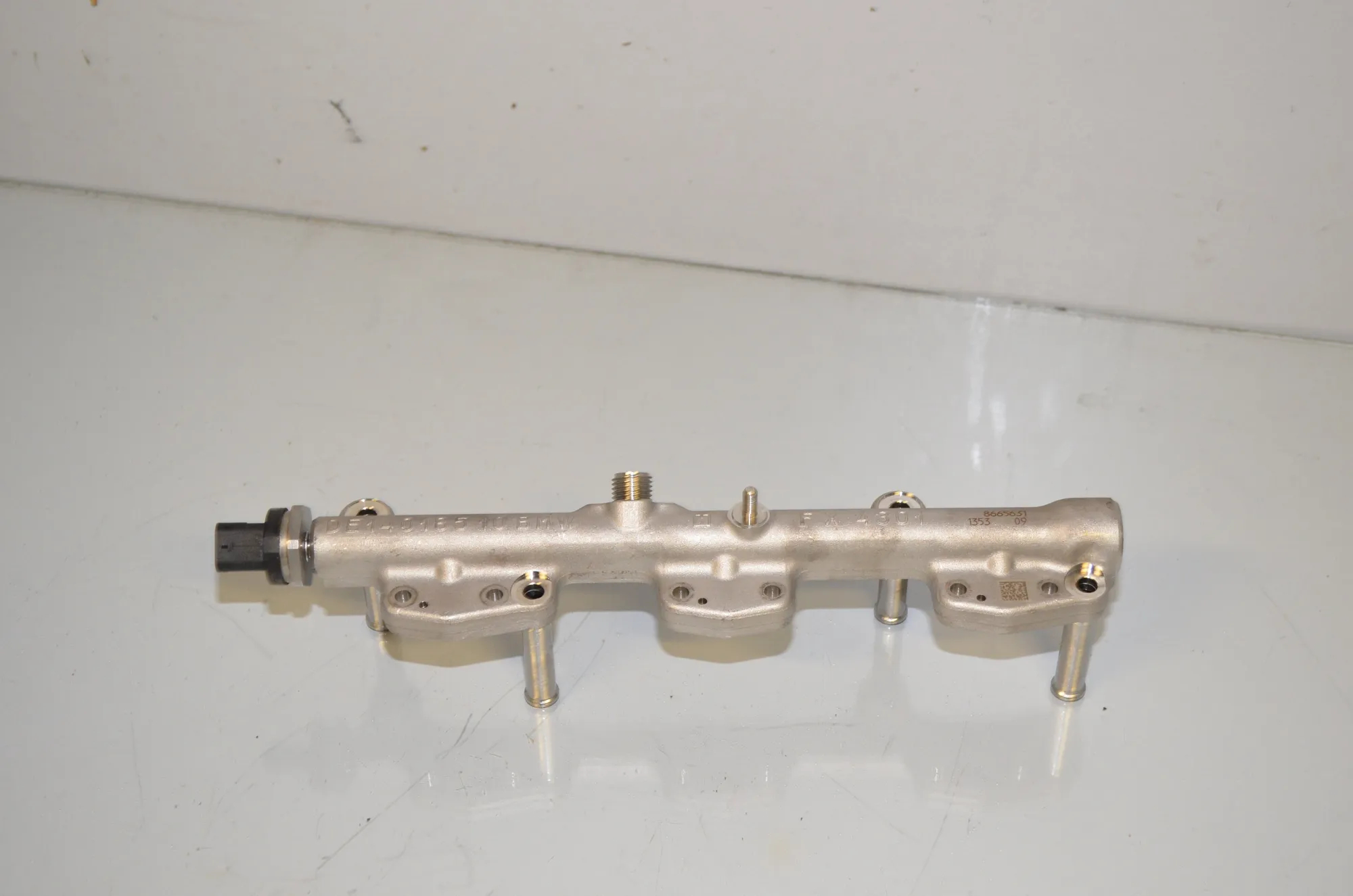 Fuel Rail – OEM 8665631 · BMW 1 (F40) (2019 - -) (F40) 118i 2022 – 2