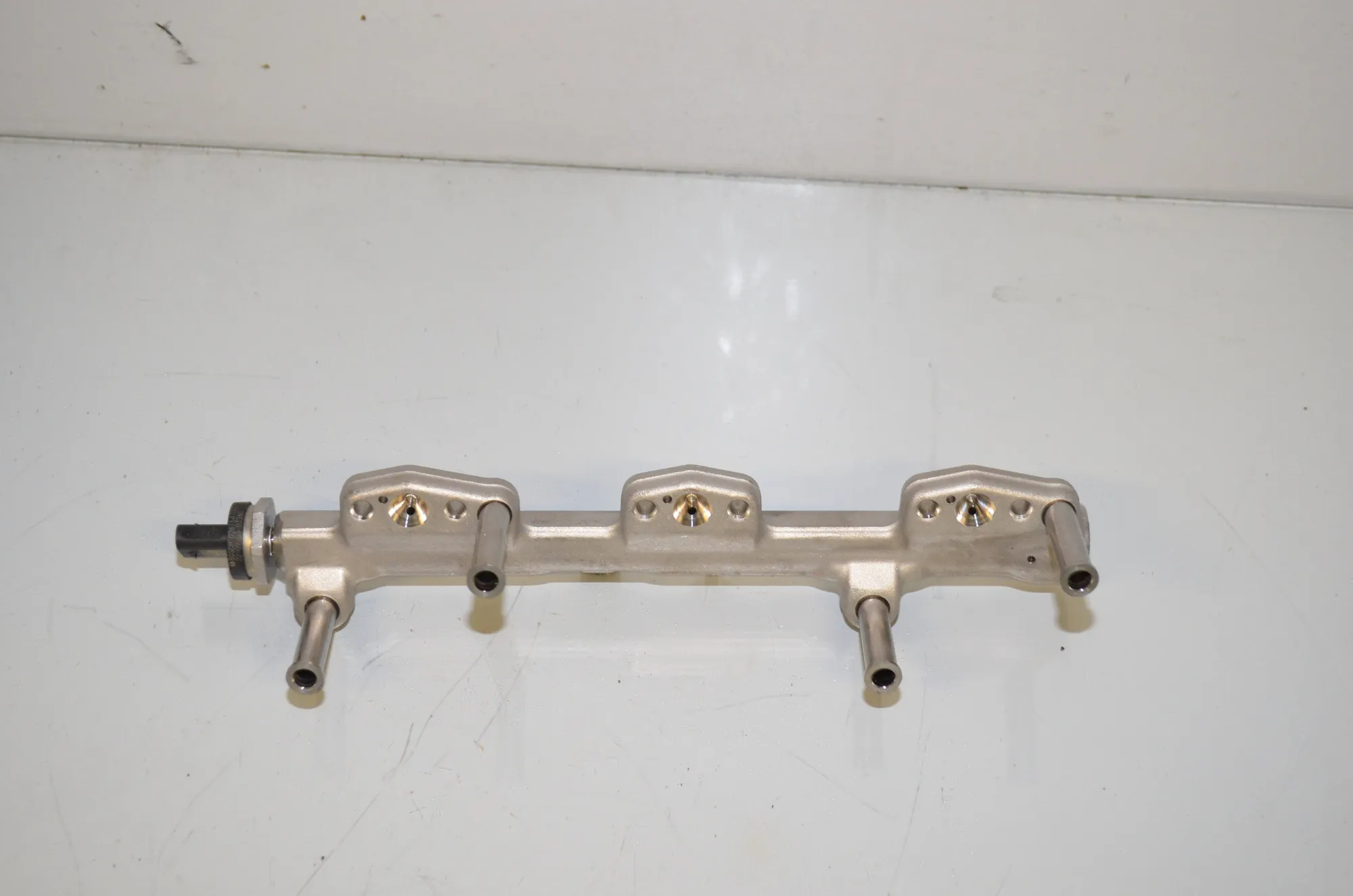 Fuel Rail – OEM 8665631 · BMW 1 (F40) (2019 - -) (F40) 118i 2022 – 3