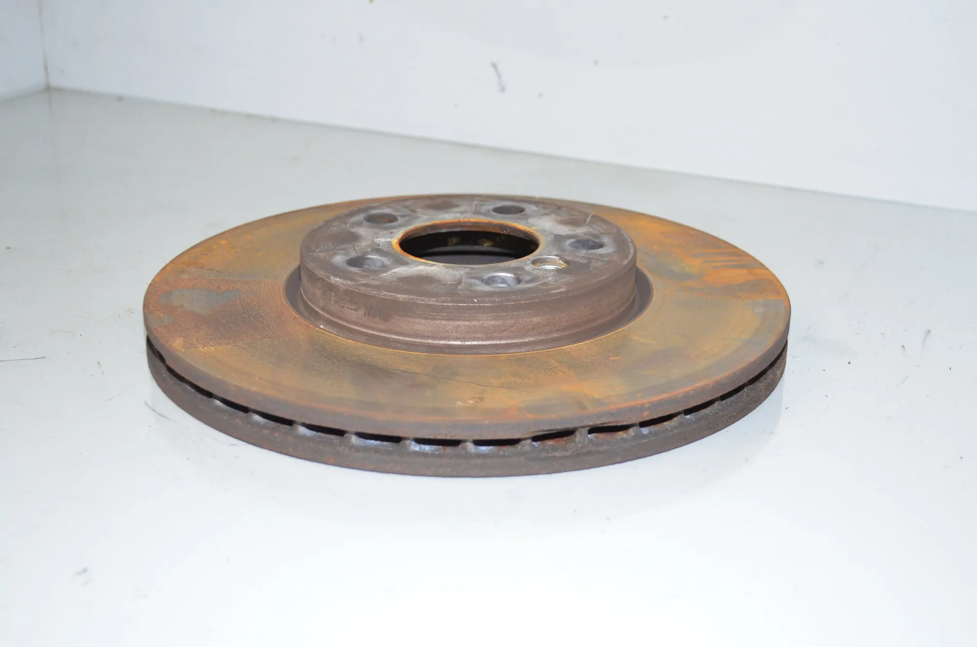 Front Right Brake Disc – OEM 6799351 · BMW 1 (F40) (2019 - -) (F40) 118i 2022 – 2