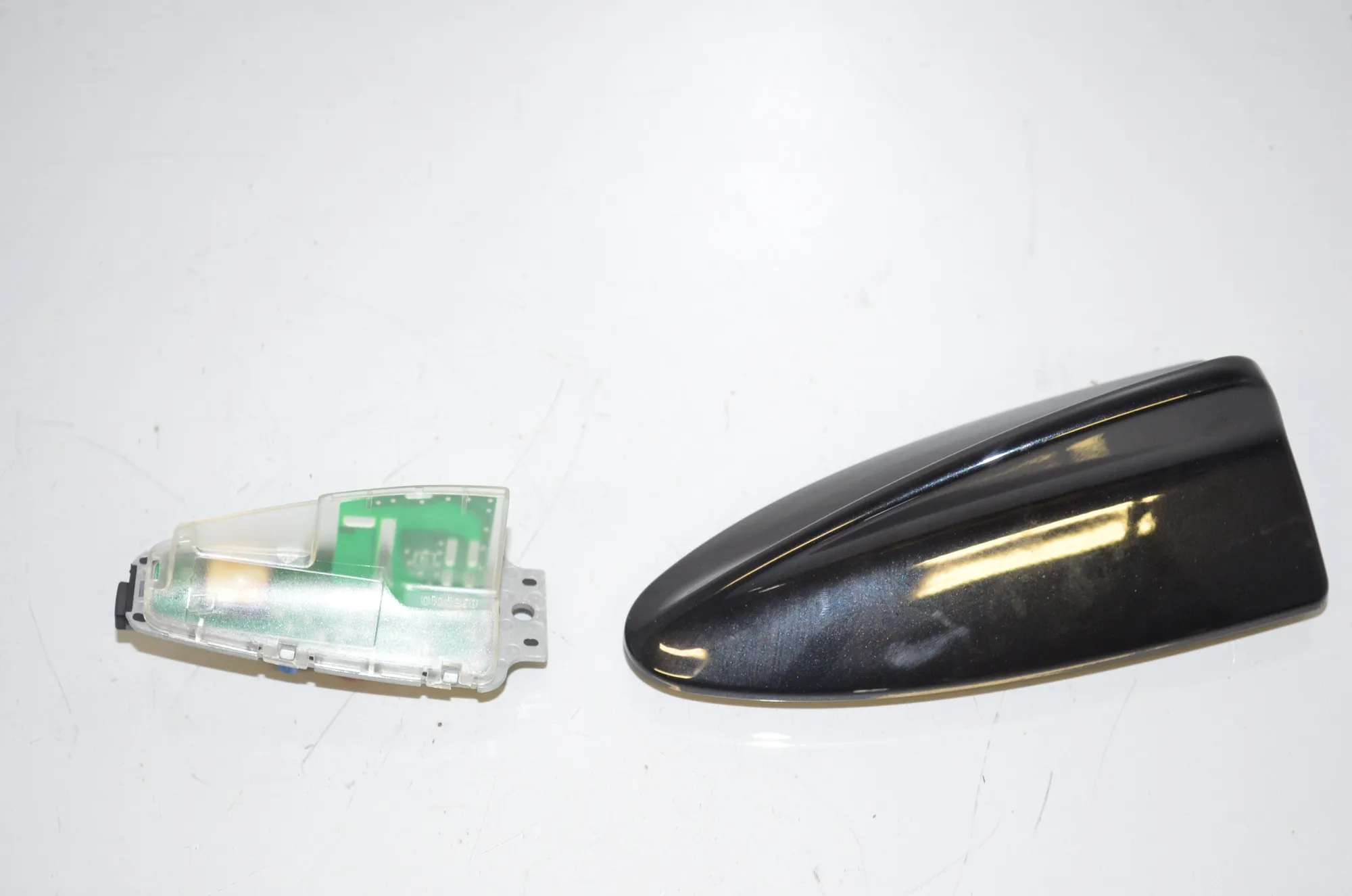Antenna – OEM 6982665 · BMW 5 Touring (F11) 530 d xDrive 2011 – 2