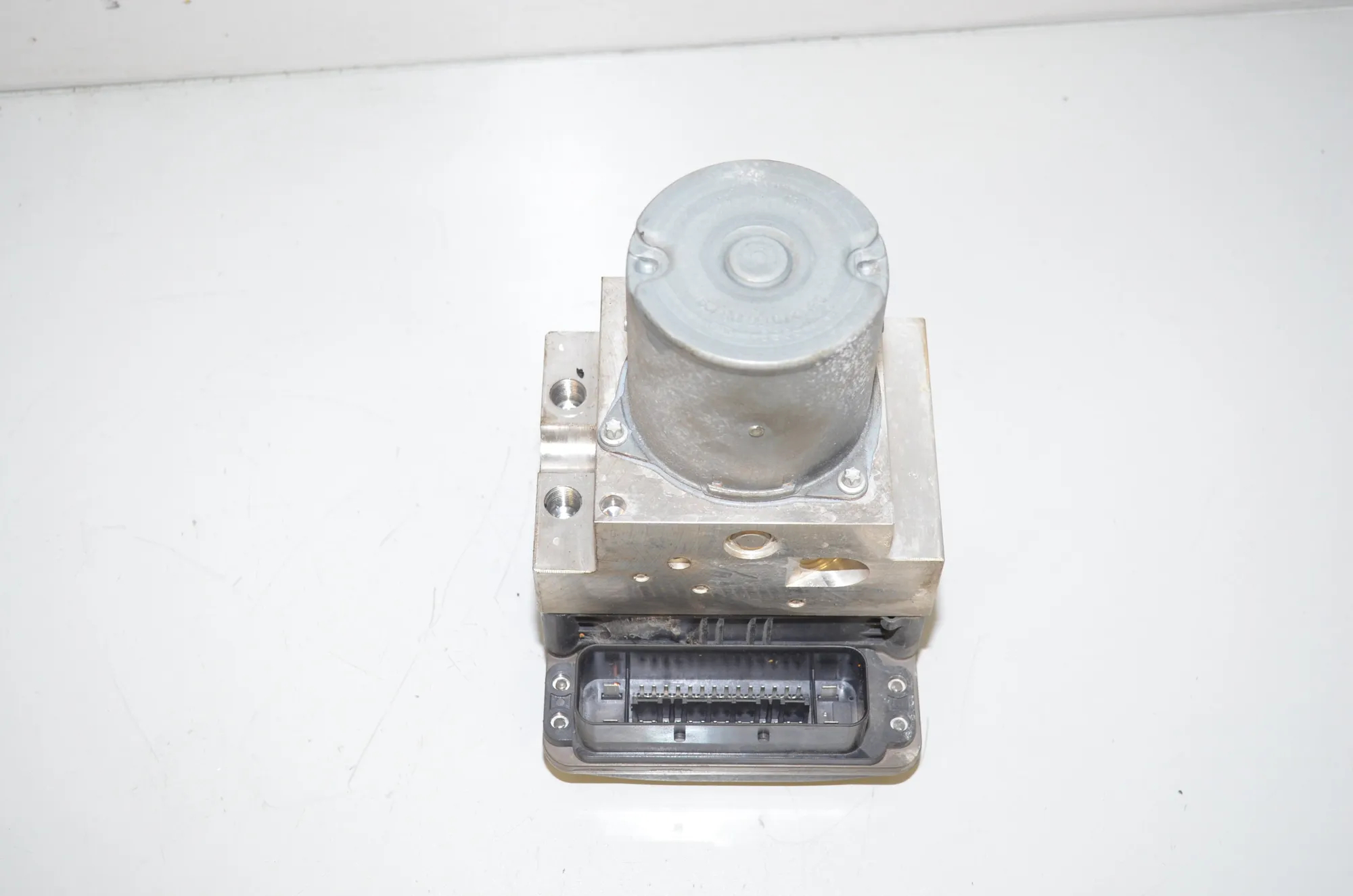 ABS Pump – OEM 6852821 · BMW 5 Touring (F11) 530 d xDrive 2011