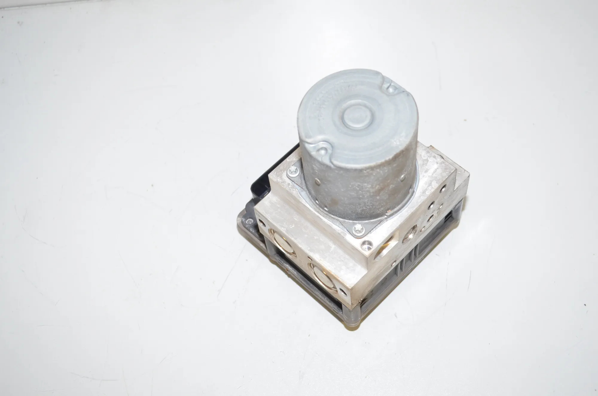 ABS Pump – OEM 6852821 · BMW 5 Touring (F11) 530 d xDrive 2011 – 2