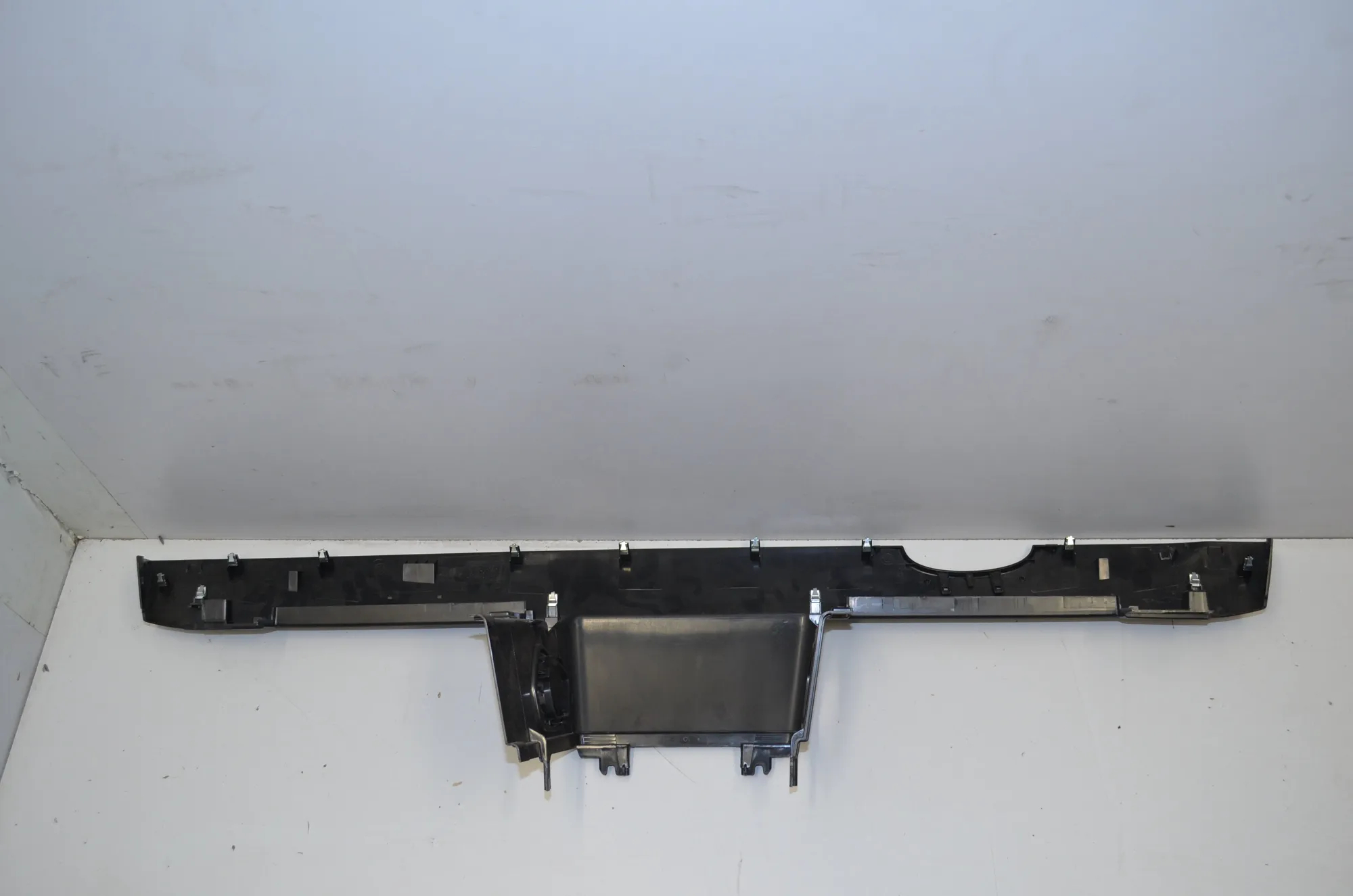 Dashboard Lower Trim – OEM 9303496 · BMW i3 (I01) Electric 2019 – 2