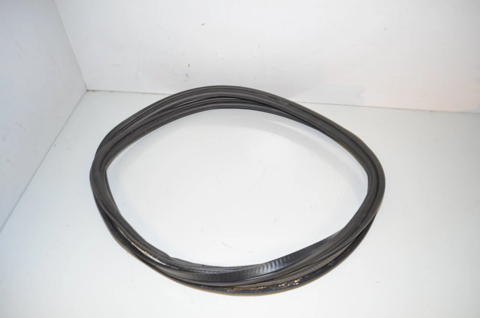 Tailgate Rubber Seal – OEM 7439016 · BMW i3 (I01) Electric 2019 – 4