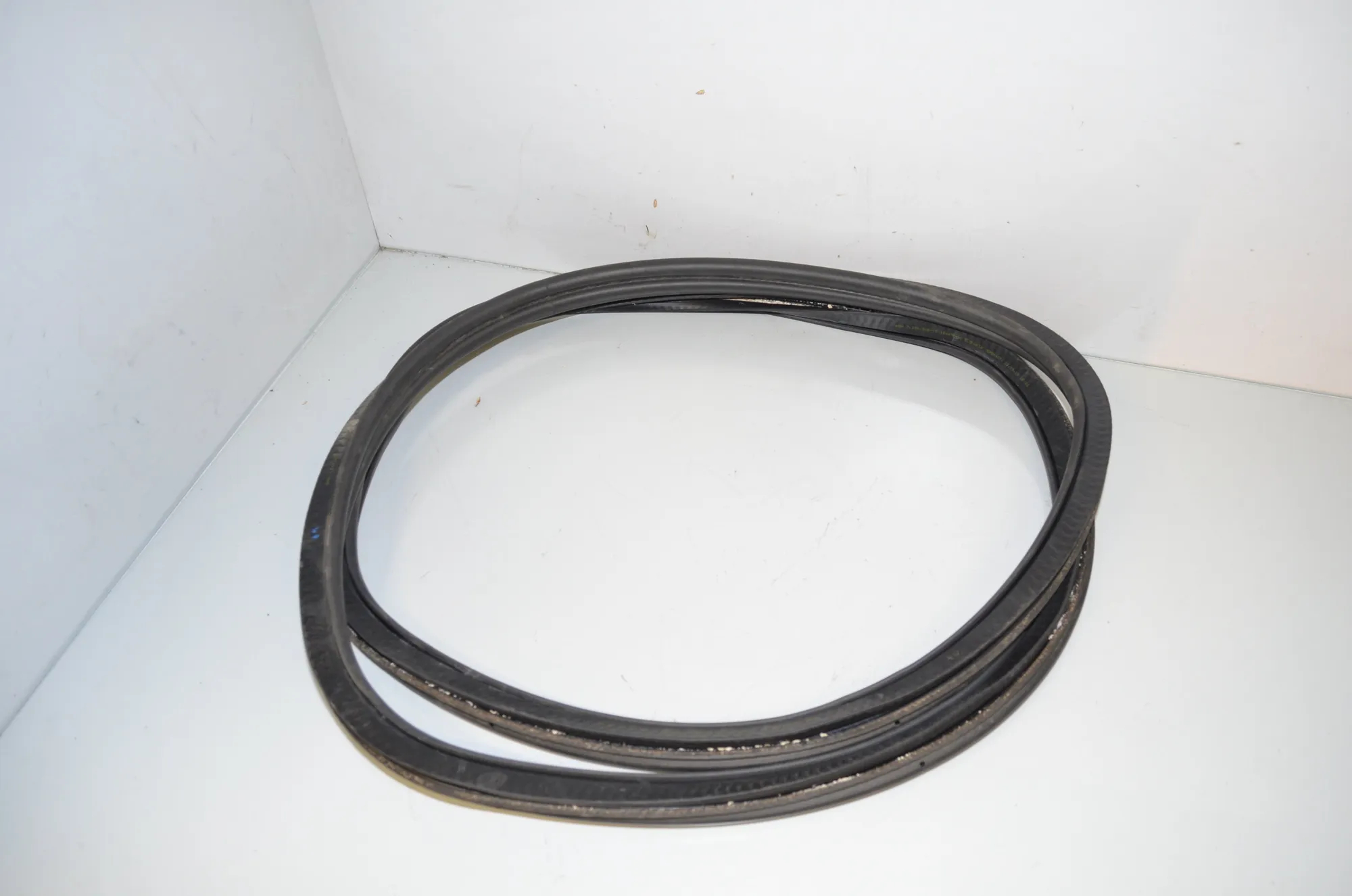 Tailgate Rubber Seal – OEM 7439016 · BMW i3 (I01) Electric 2019