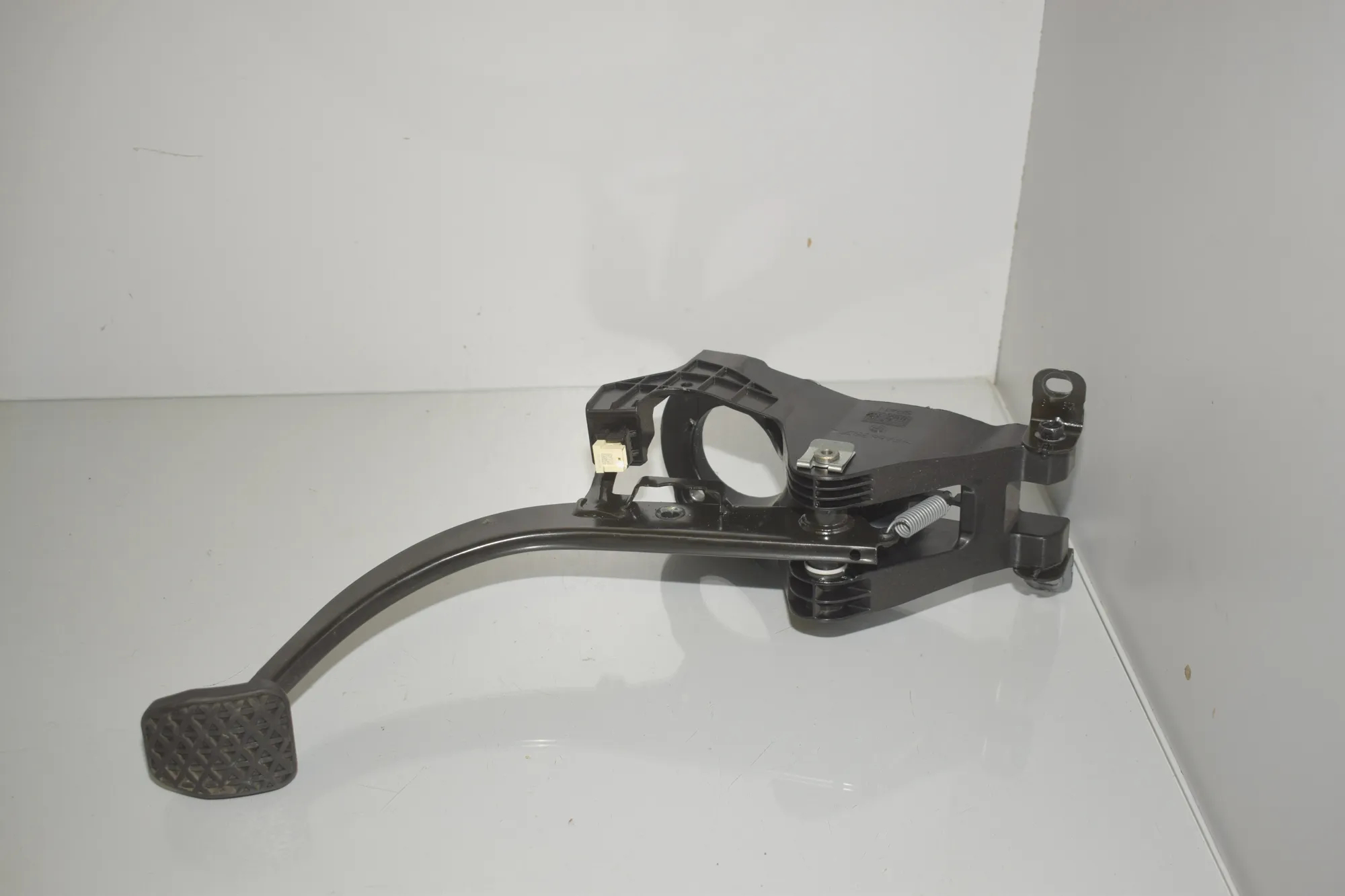 Brake Pedal – OEM 6799925 · BMW i3 (I01) Electric 2019 – 3