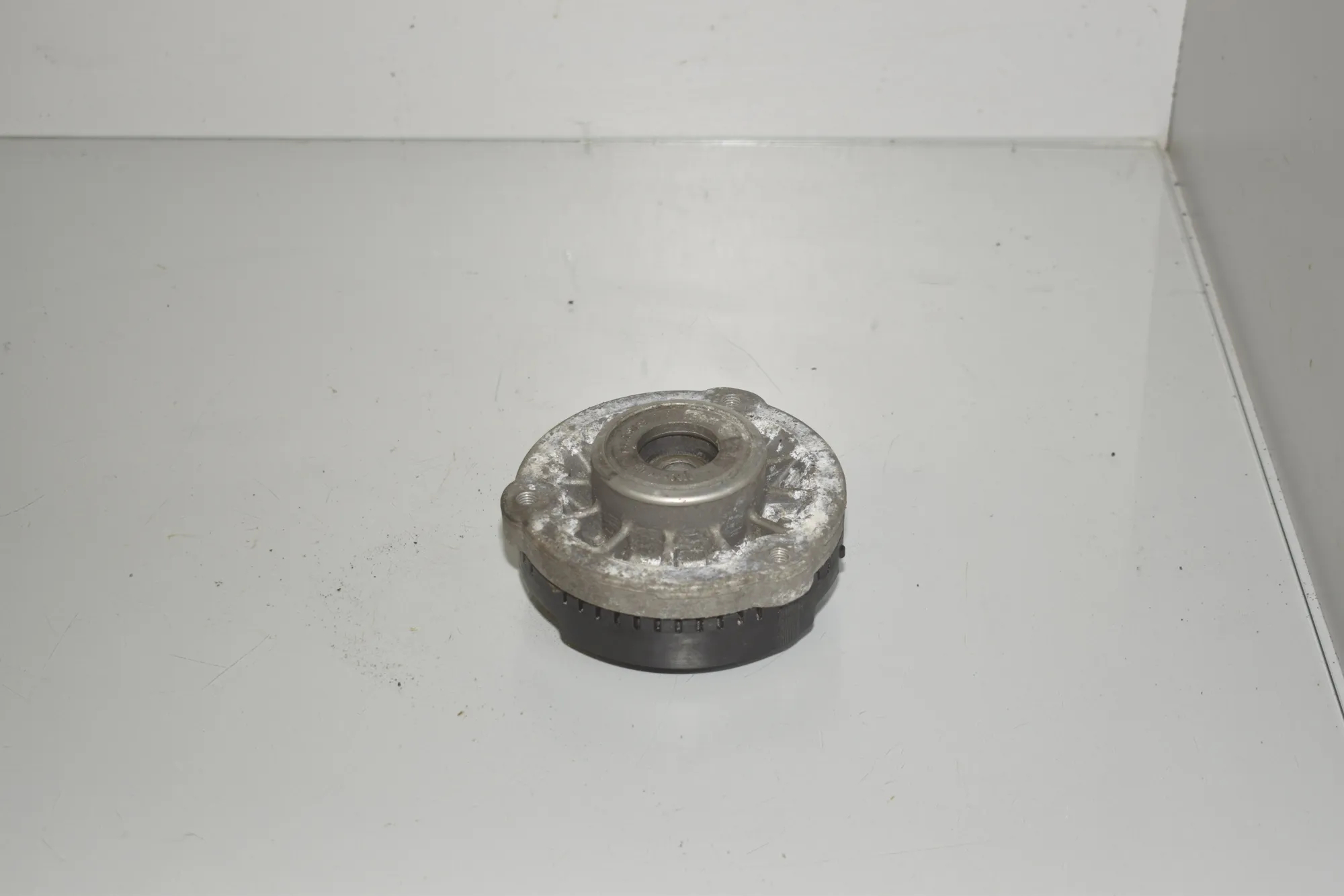 Front Left Shock Absorber Bracket – OEM 6784940 · BMW 5 (F10) 530 d xDrive 2011 – 2