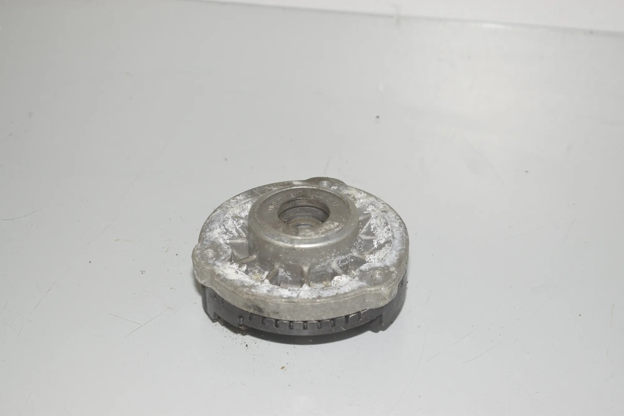 Front Left Shock Absorber Bracket – OEM 6784940 · BMW 5 (F10) 530 d xDrive 2011